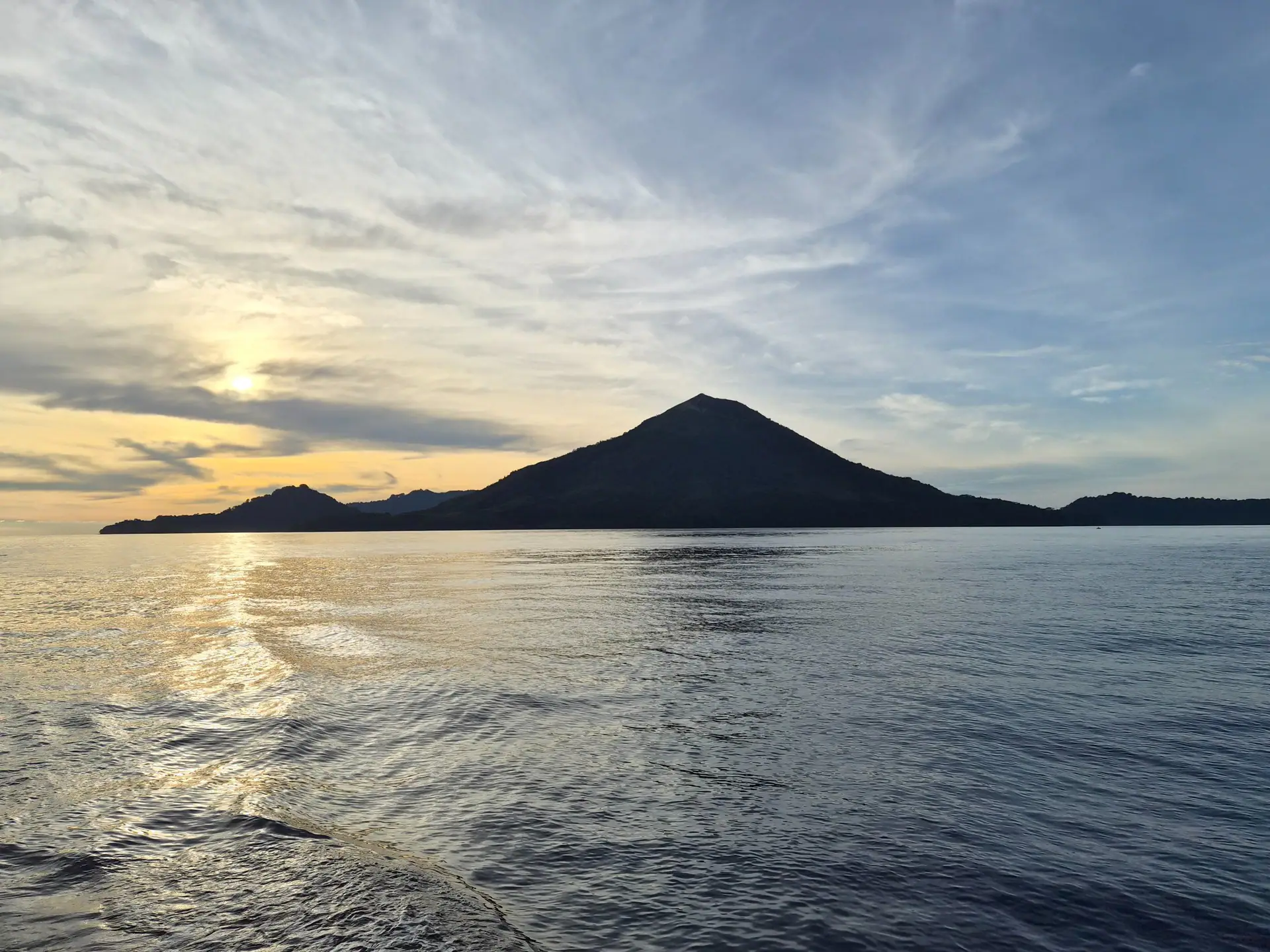 Banda Sea Sunset | The Yacht Club Indonesia