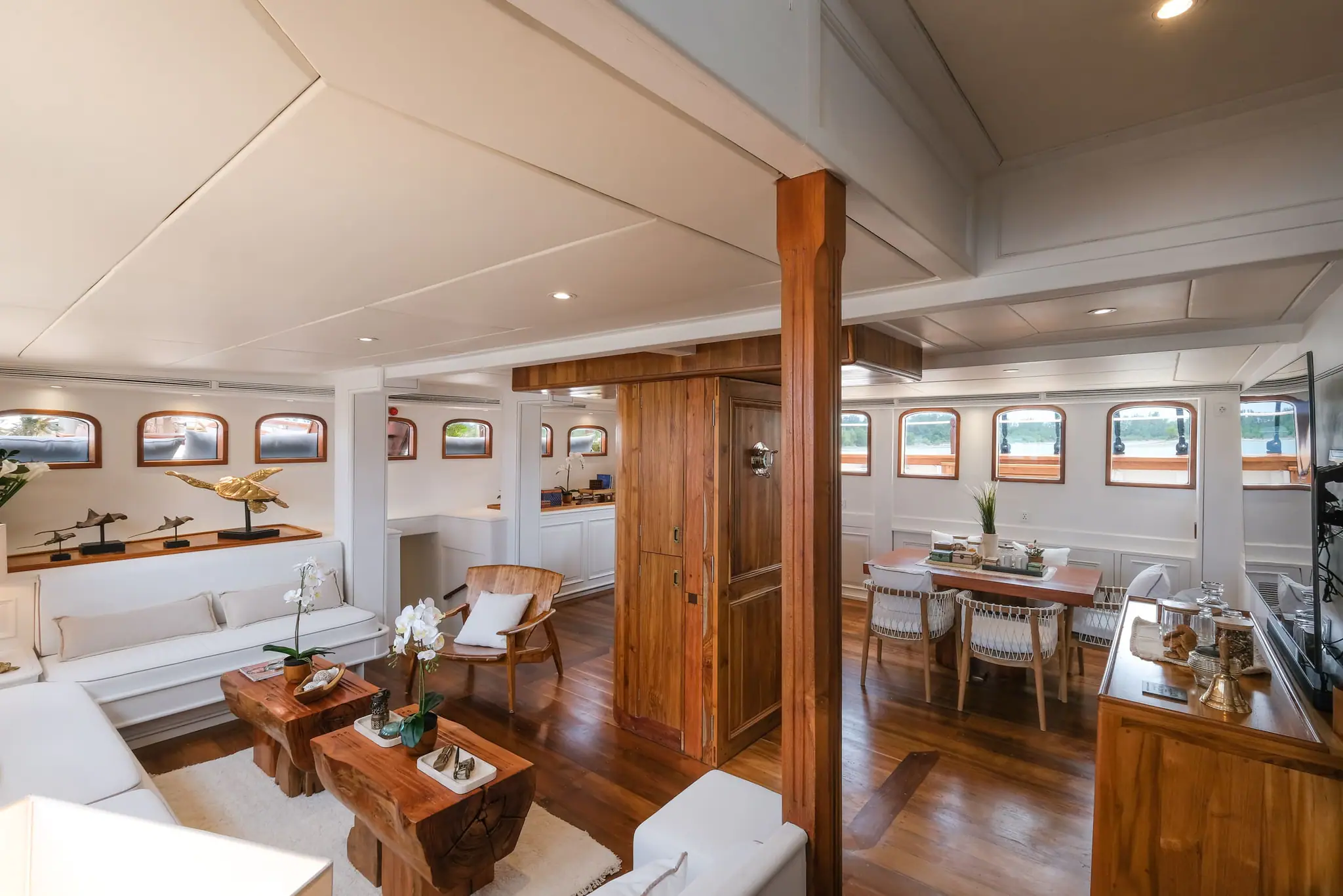 Mutiara Laut Interior