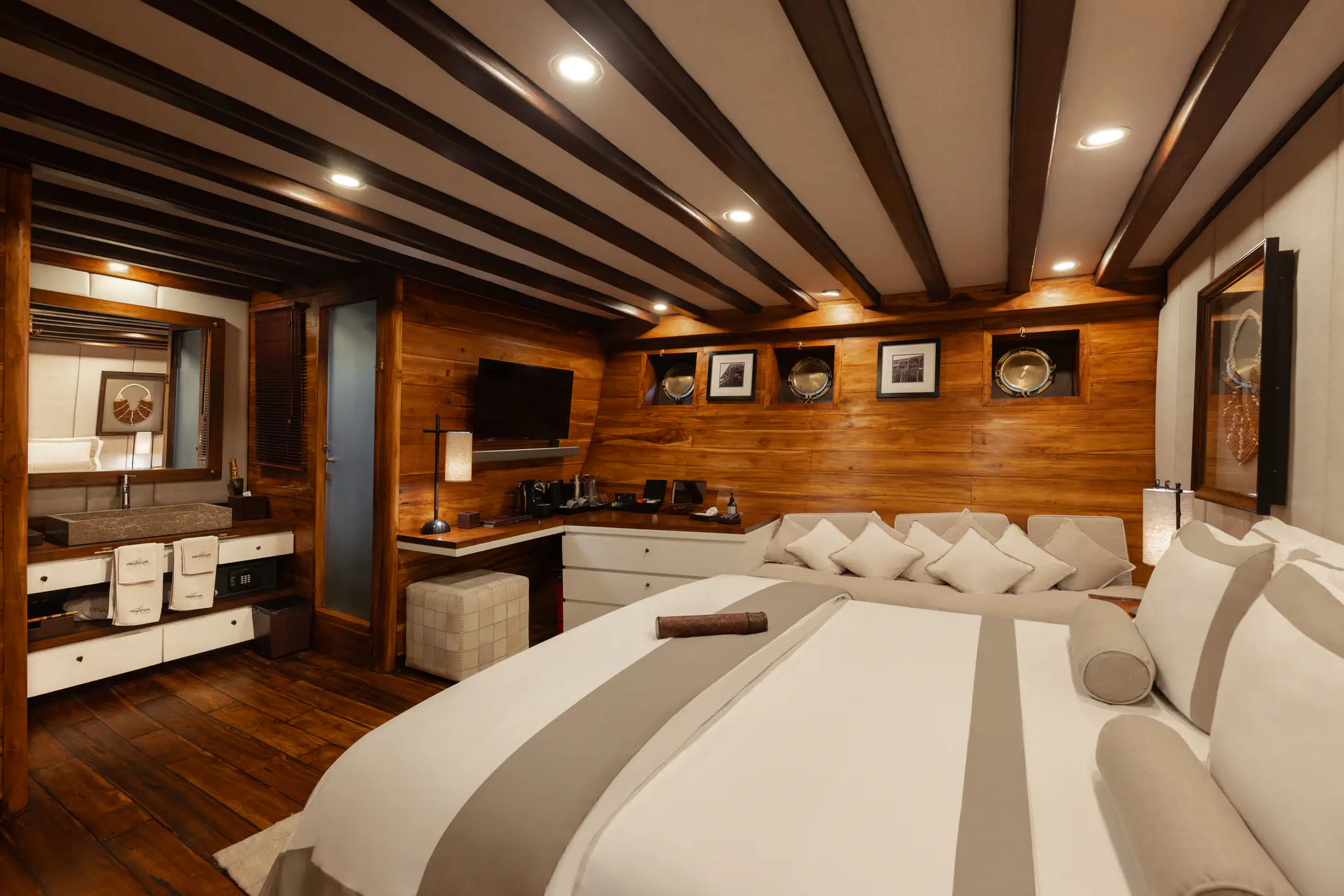 Prana Luxury Sailing Yacht | Superior Suite onboard Prana