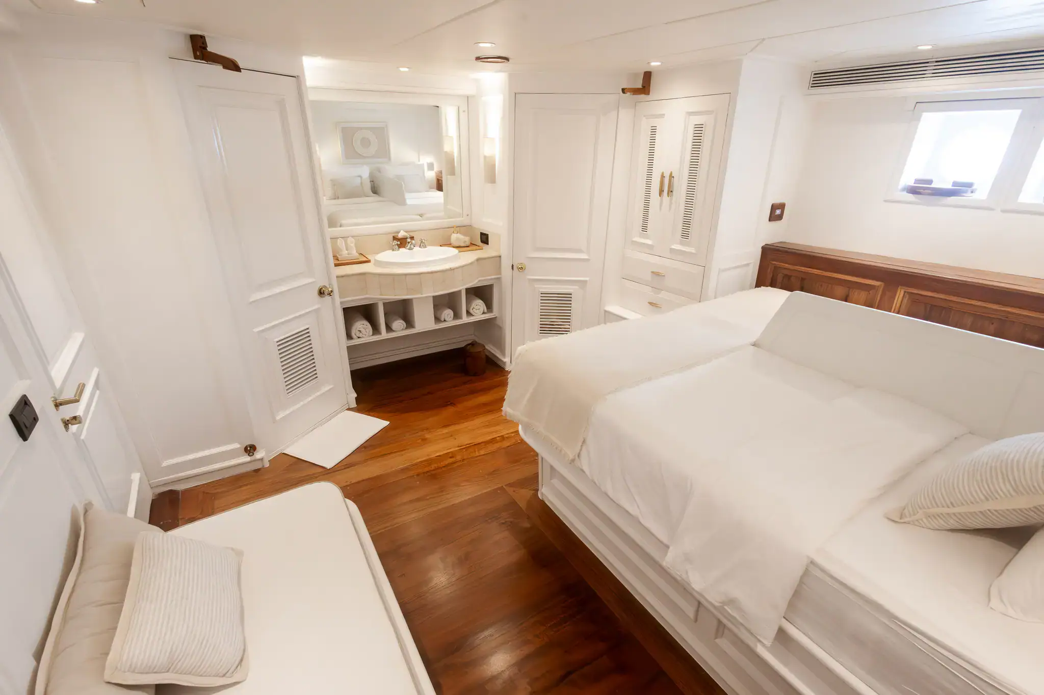 Mutiara Laut Cabin | The Yacht Club Indonesia