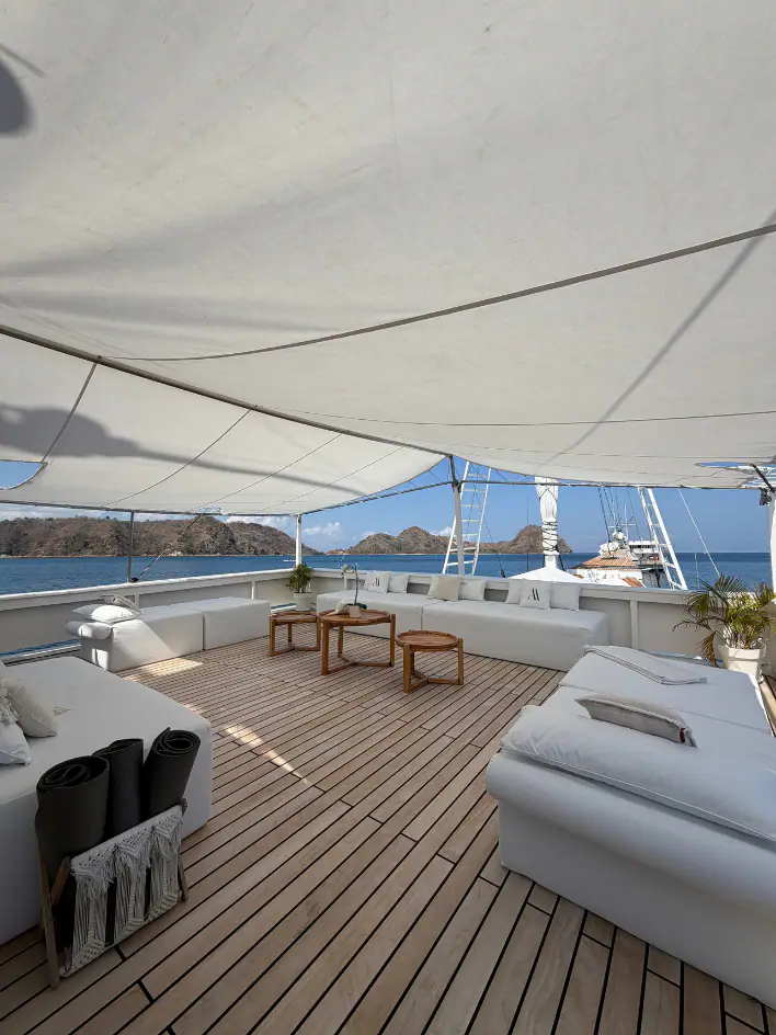 Upper Deck Aliikai Voyage | The Yacht Club Indonesia