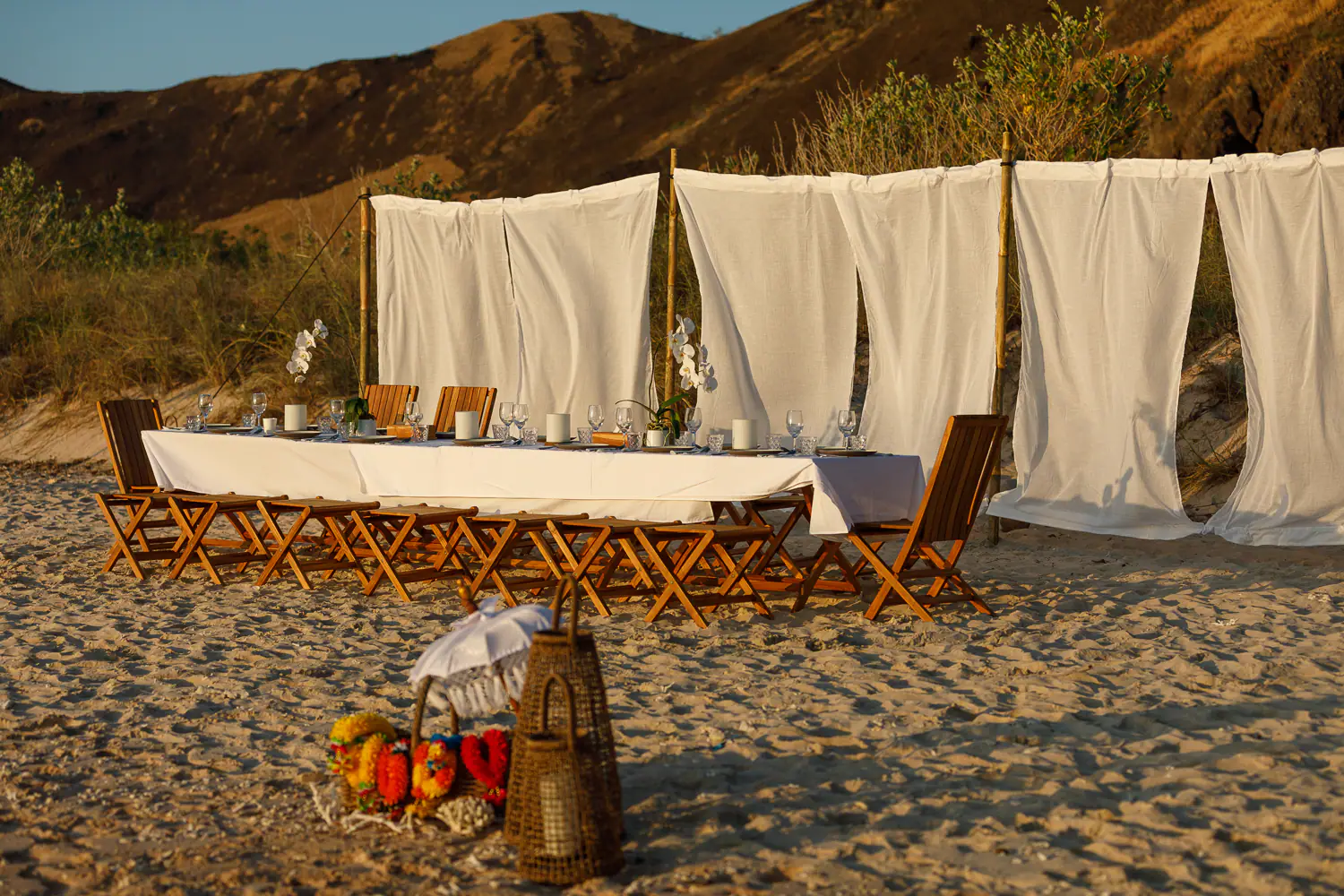 Aliikai Voyage Luxury Yacht Experiences Beach Dinner | Aliikai Voyage Private Beach Dinner