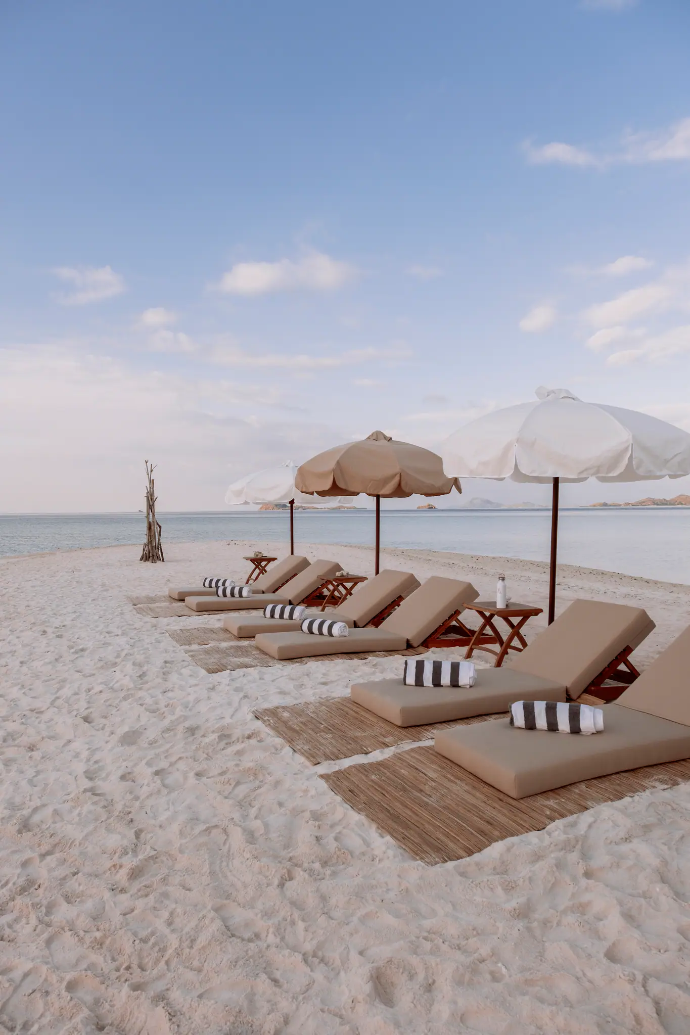 Aliikai Voyage Luxury Yacht Experiences Beach Setup | Aliikai Voyage Beach Setup in Komodo