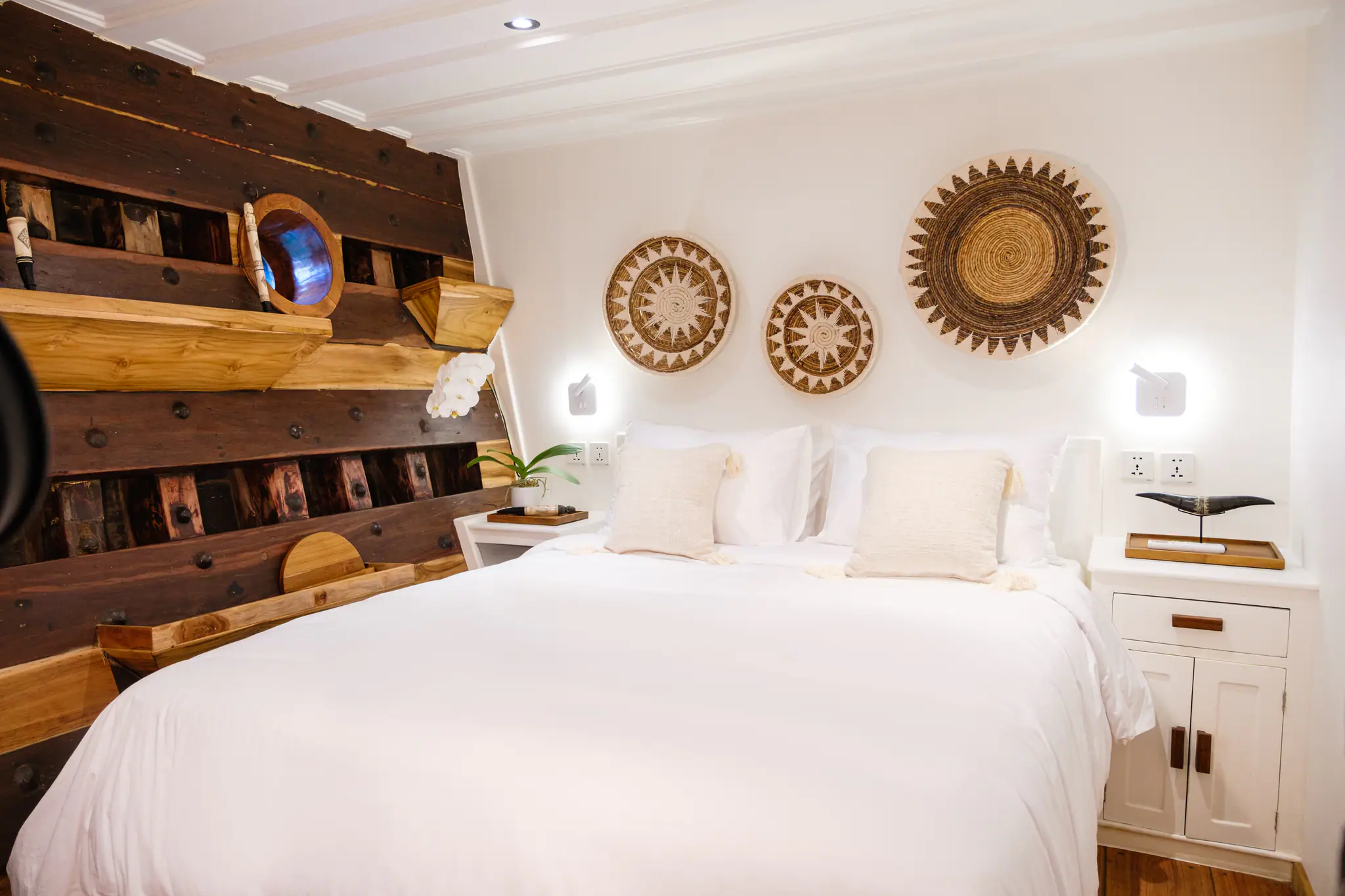 Aliikai Voyage Luxury Yacht | Oceanview Cabin with Portholes