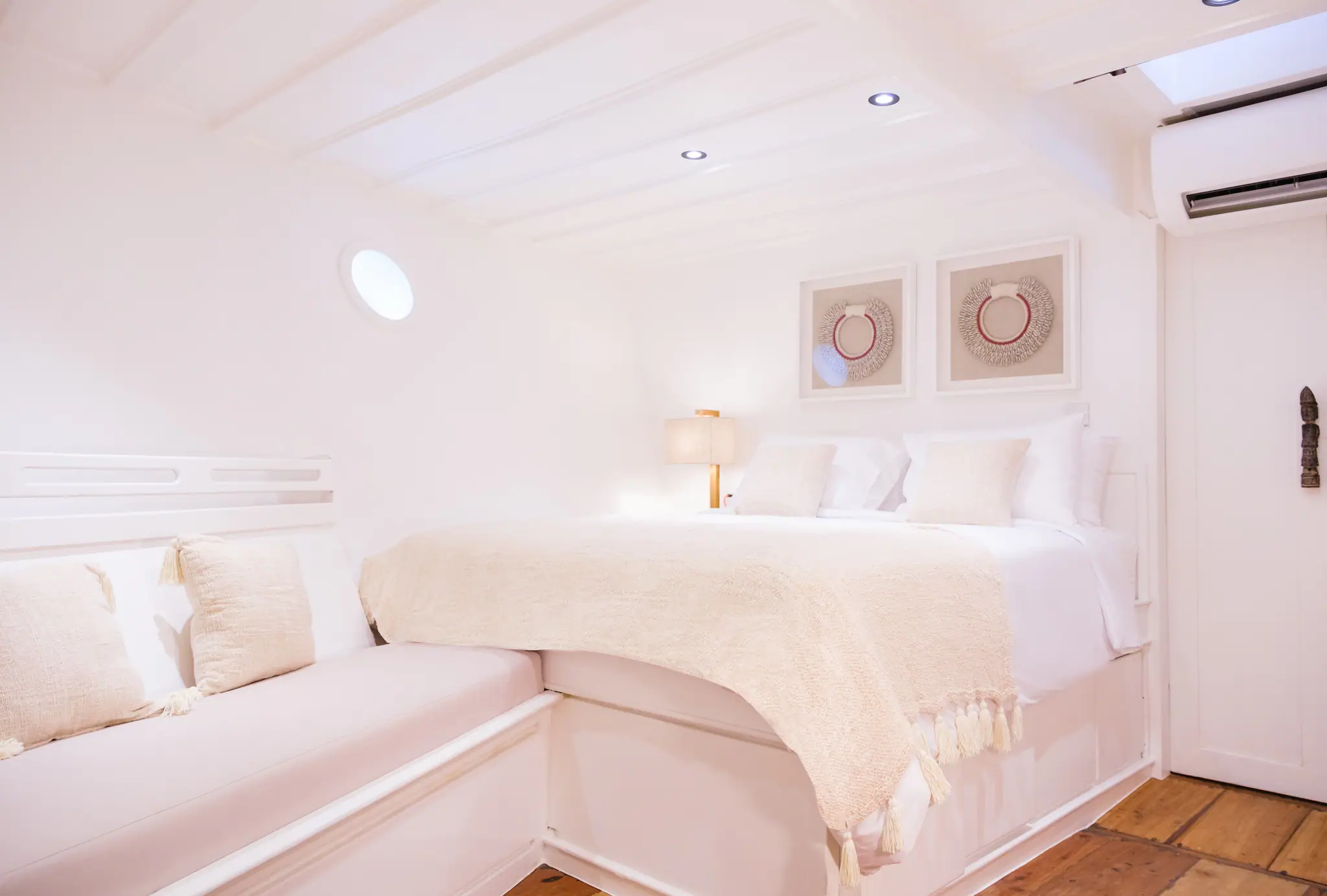 Aliikai Voyage Luxury Yacht | Oceanview Cabin with Portholes Family