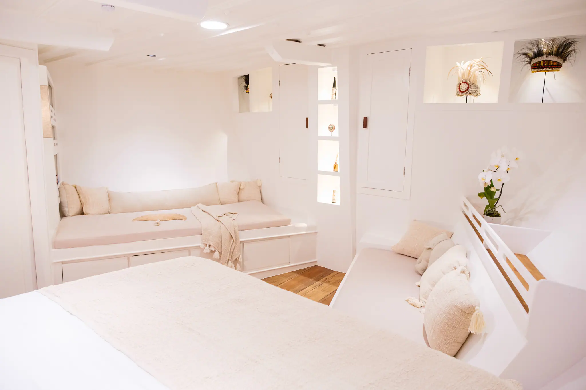 Aliikai Voyage Luxury Yacht | Oceanview Cabin with Portholes Family