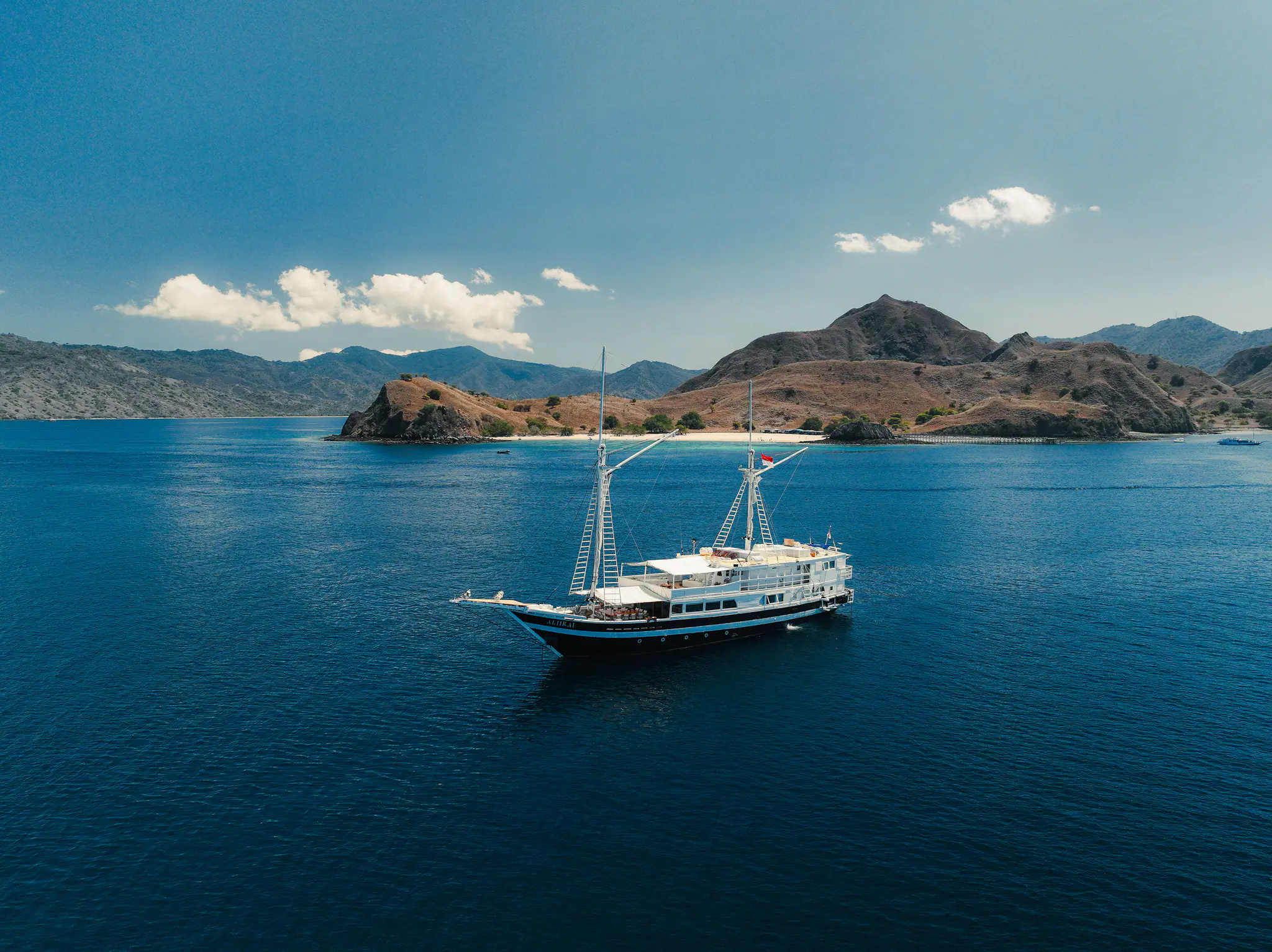 Aliikai Voyage Luxury Yacht Vessel | Aliikai Voyage Sailing in Komodo Waters