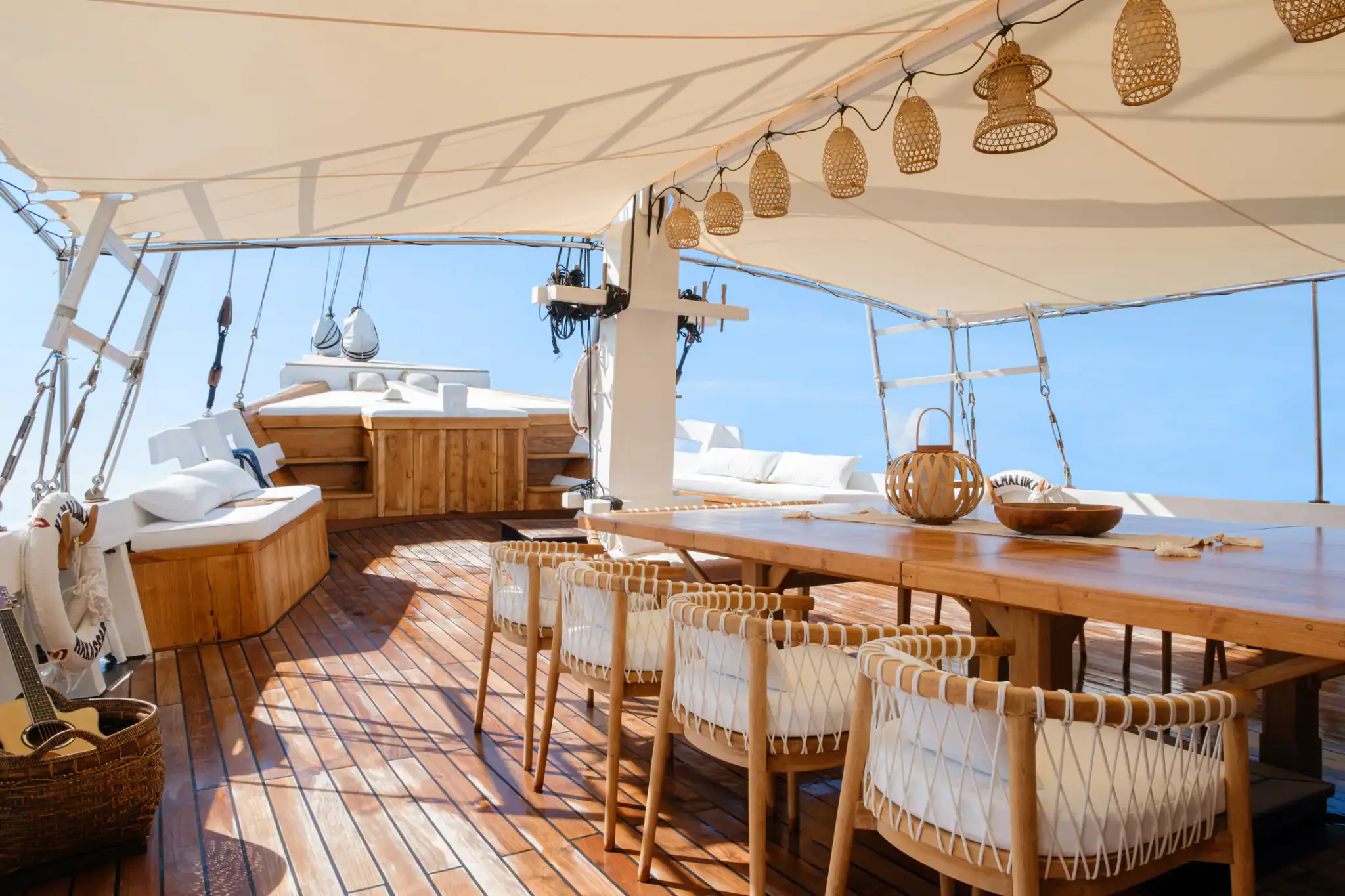 Aliikai Voyage - Main Deck