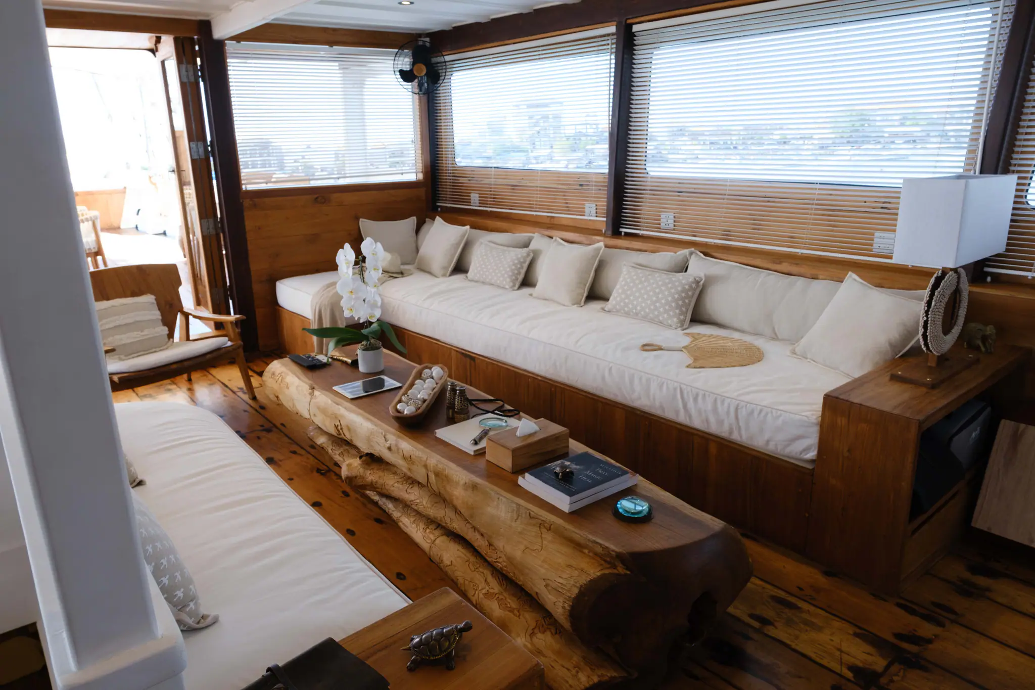 Indoor Lounging Area Aliikai | The Yacht Club Indonesia
