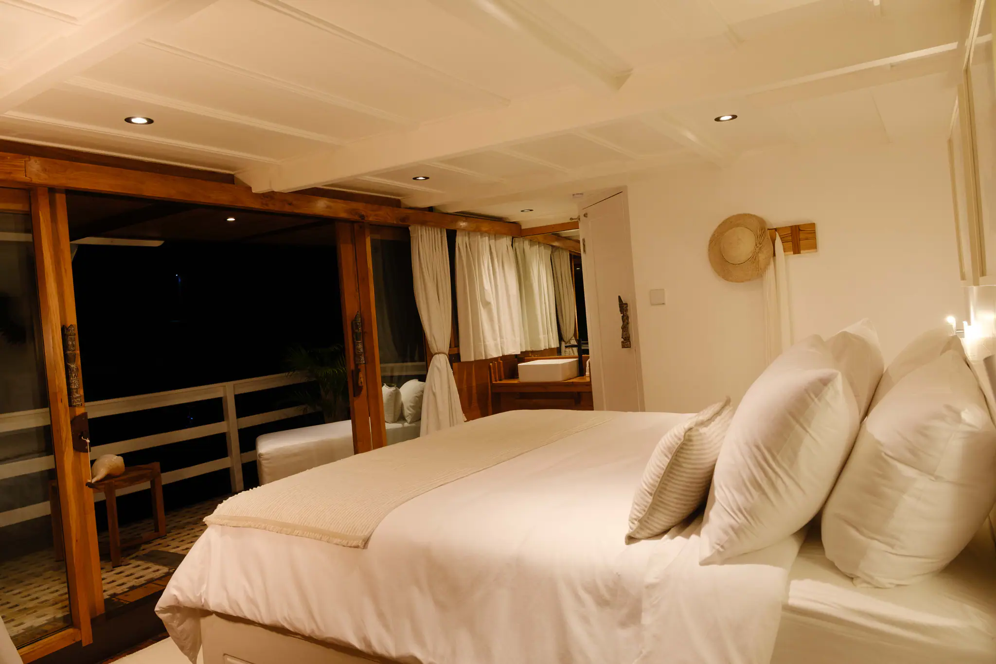 Aliikai Comfortable Cabin | The Yacht Club Indonesia