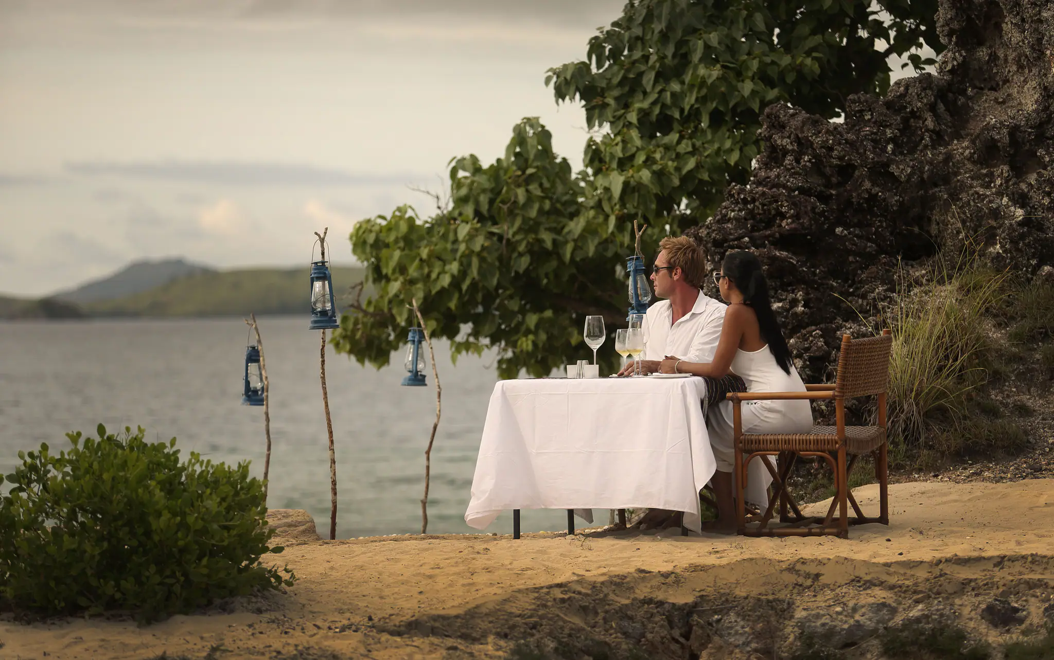 Alila Purnama Boutique Sailing Yacht | Romantic beach dinner experience