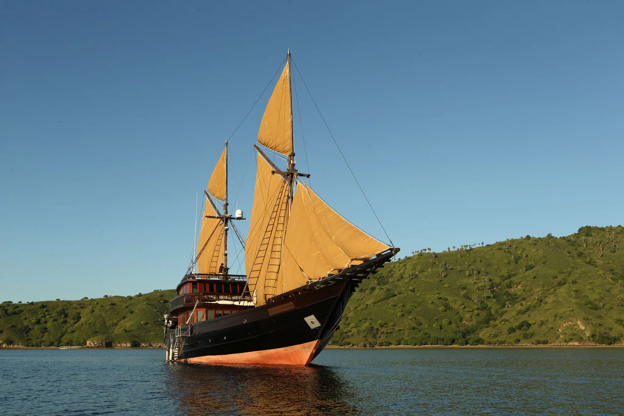 Alila Purnama Boutique Sailing Yacht | Sailing beside Komodo landscapes