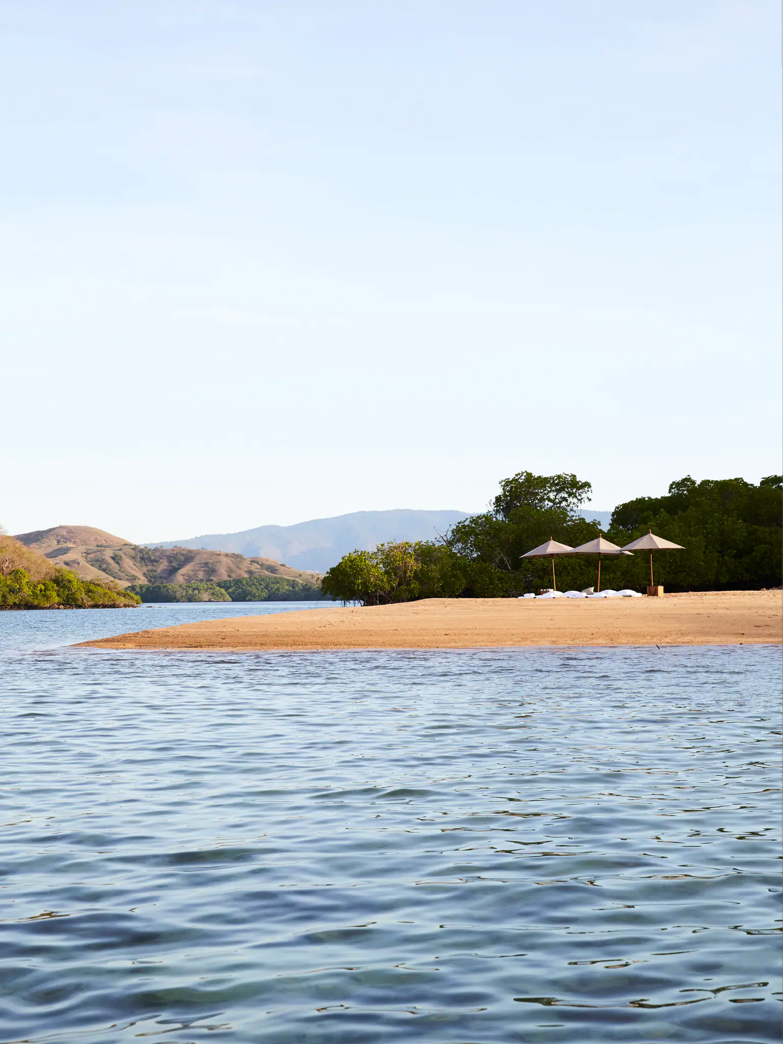 Amandira Luxury Sailing Yacht | Secluded tropical beach setup