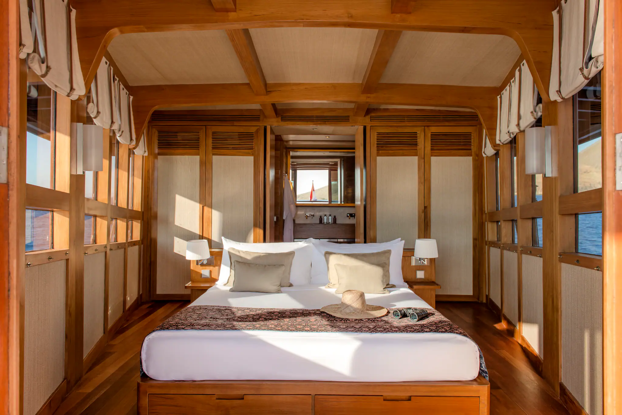 Amandira Luxury Sailing Yacht Cabin 01