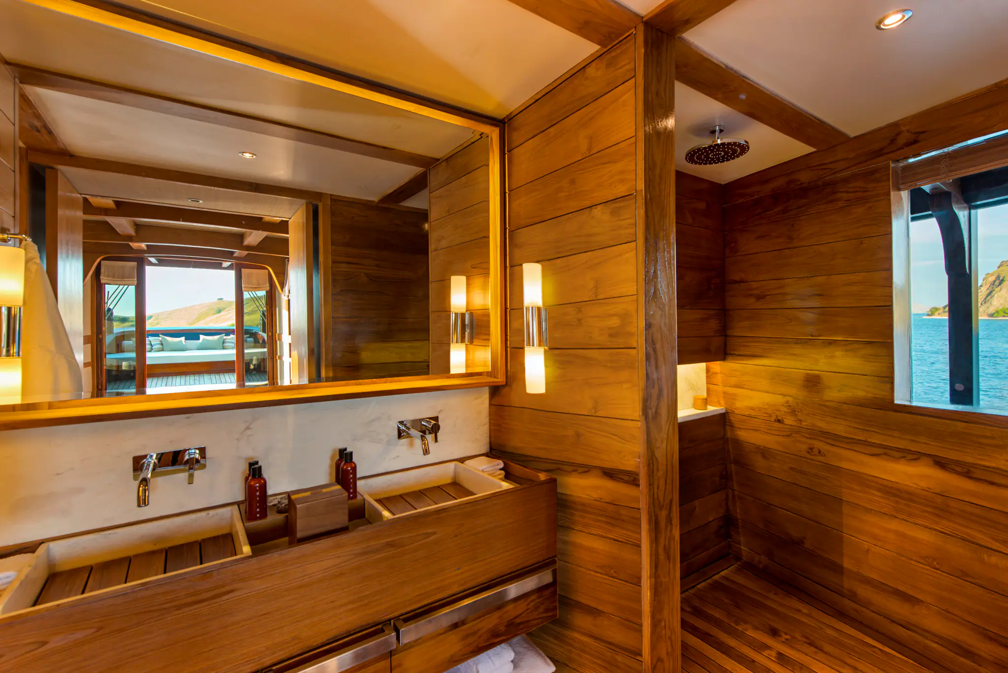 Amandira Luxury Sailing Yacht Cabin 03