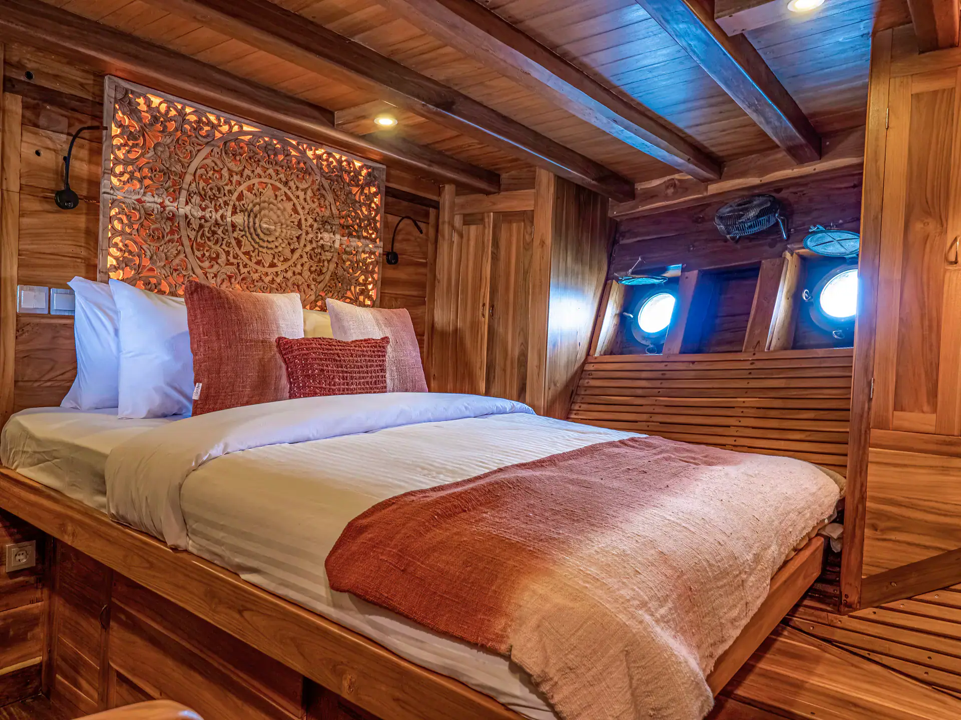 Anne Bonny Luxury Yacht Charter | Master 1