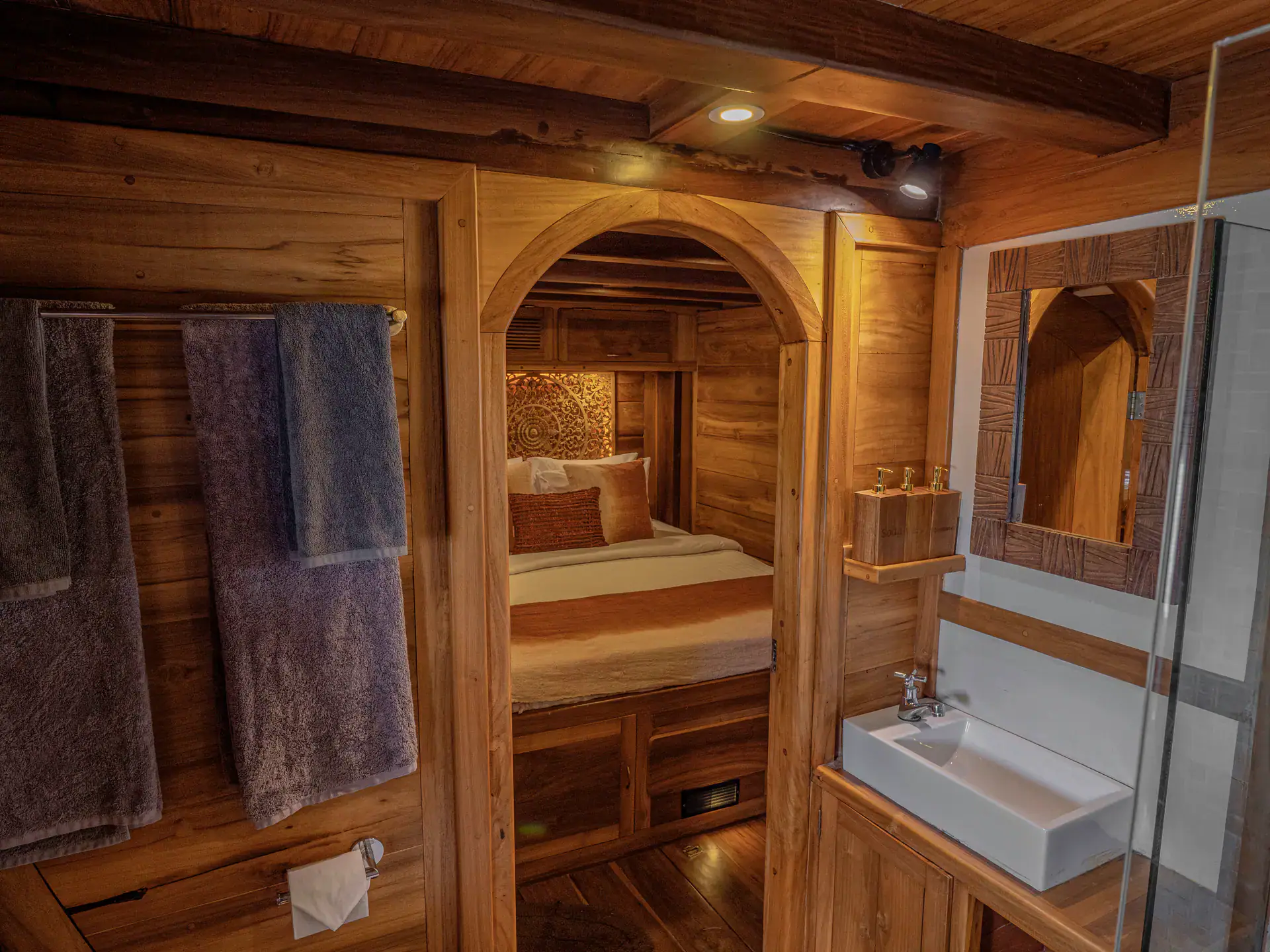 Anne Bonny Luxury Yacht Charter Master Bathroom