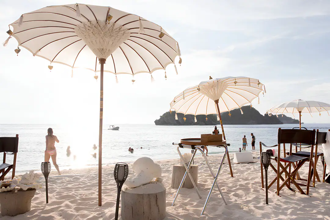 Aqua Blu Expedition Yacht | Private beach dining setup