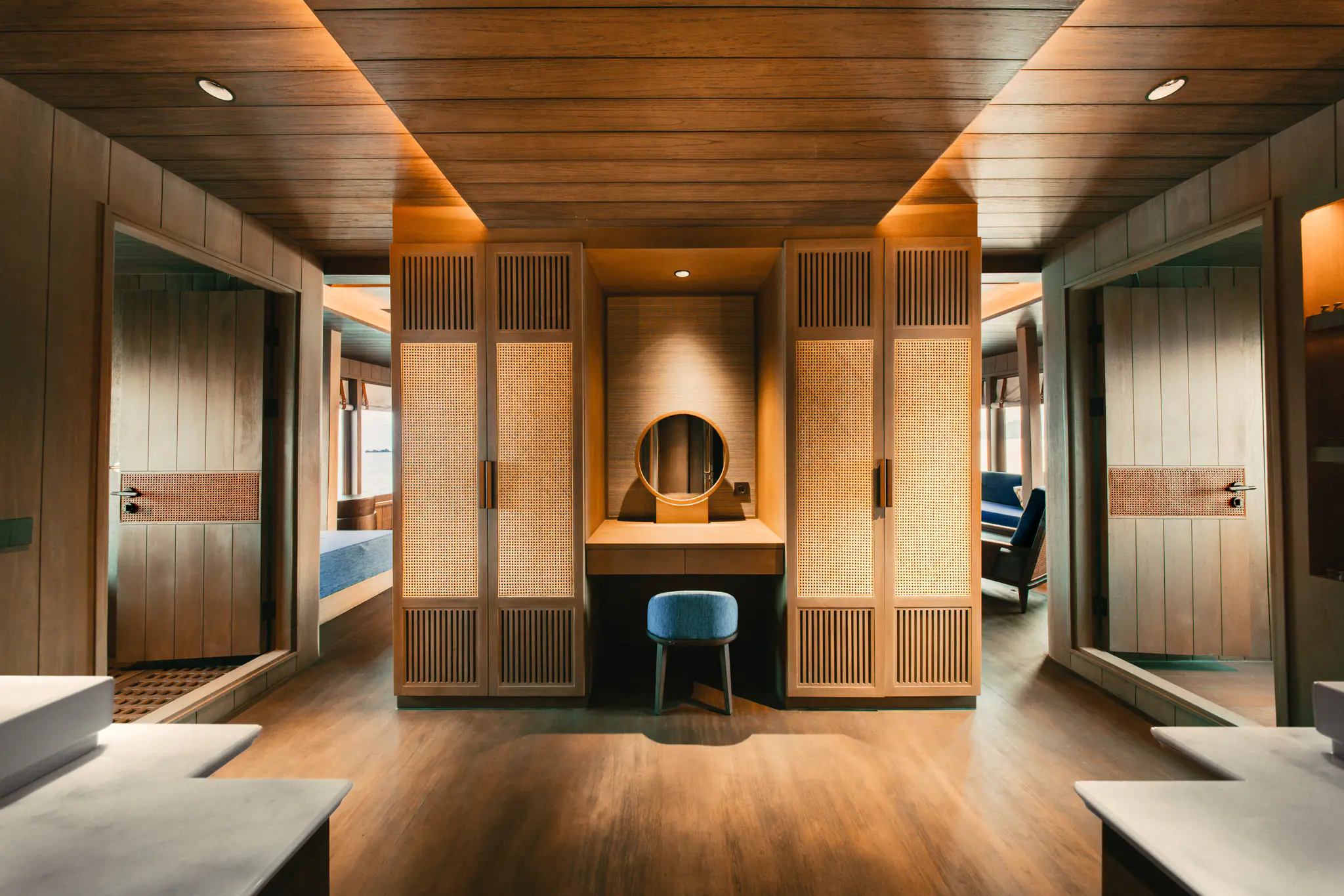 bhavana-luxury-phinisi-yacht-staterooms-5