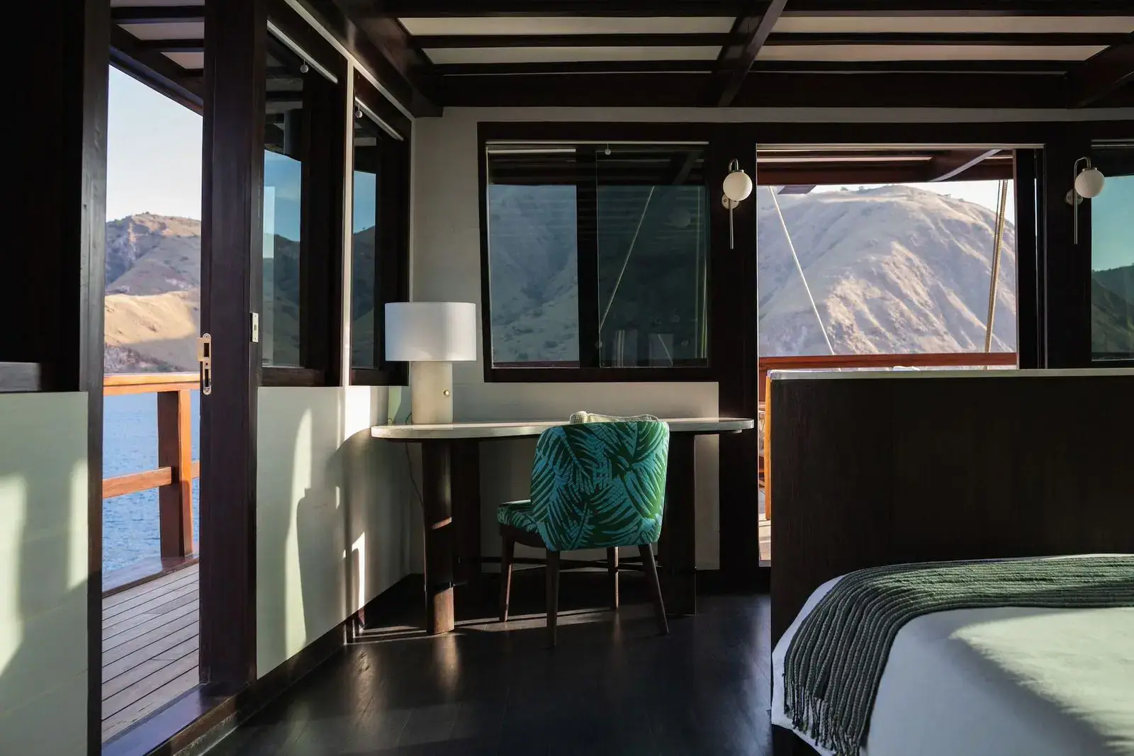 bridge-20-deck-20-20-owner-s-20-suite-20-20-room-20-8-20-of-2016-20-20-img-6773-1920-x-1280