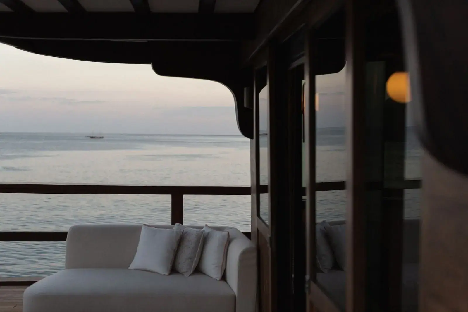 bridge-20-deck-20-20-owner-s-20-suite-20-20-terrace-20-1-20-of-205-20-20-img-6923-1920-x-1280