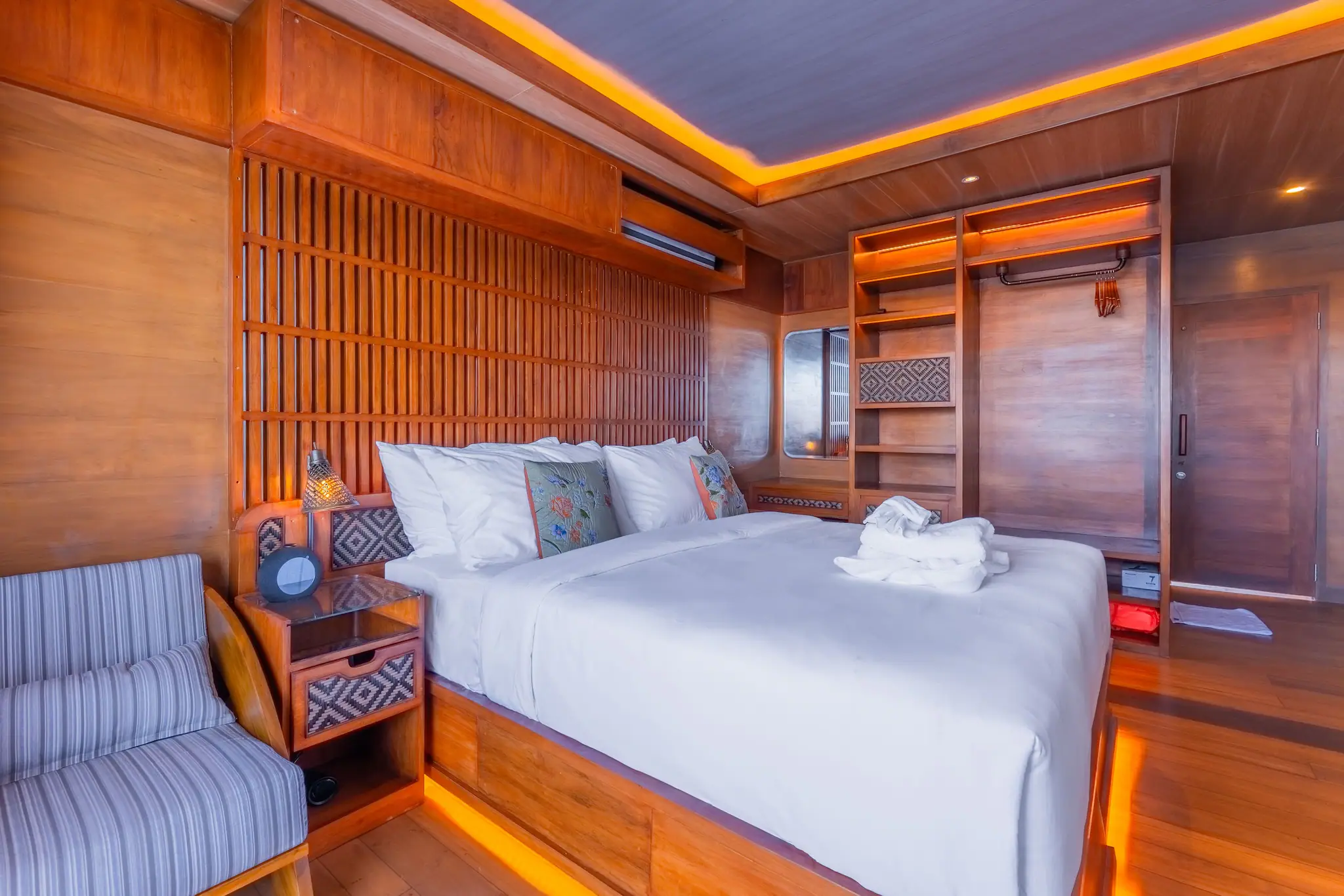 cabin-upper-deck-deluxe-cabin-1-6