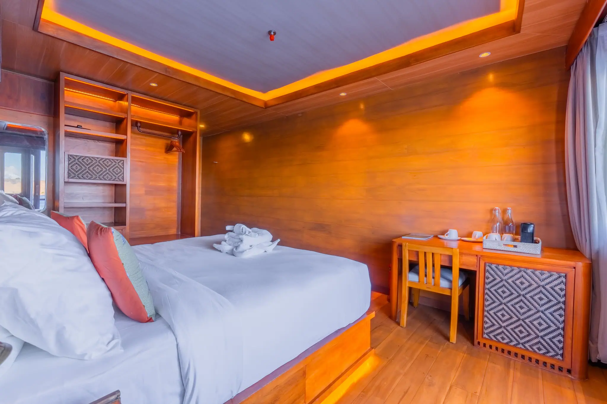 cabin-upper-deck-deluxe-cabin-1-8