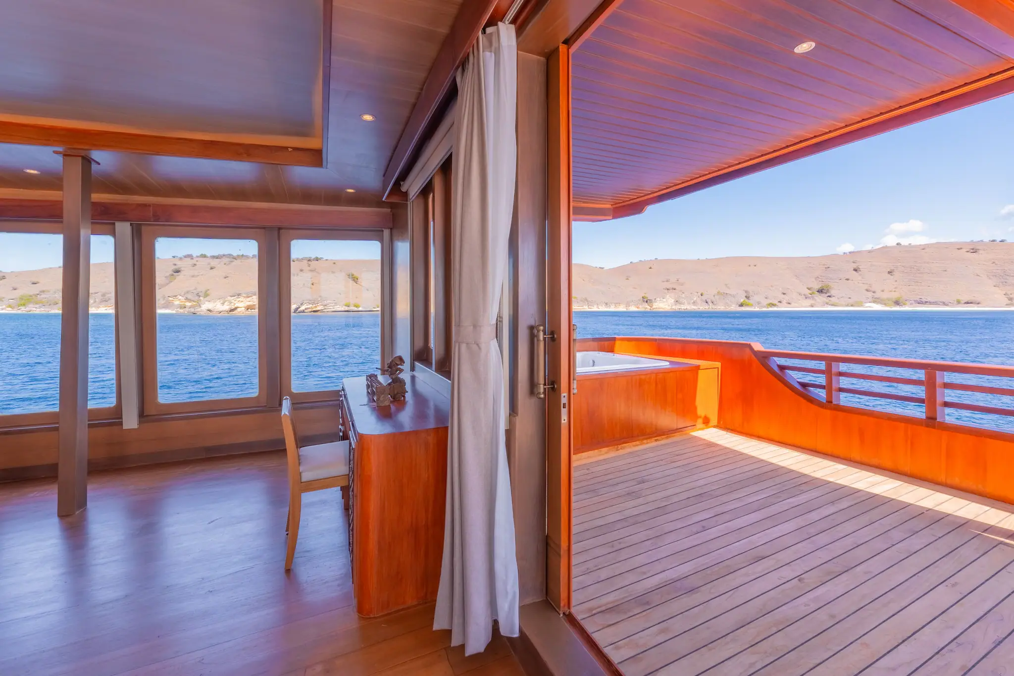 cabin-upper-deck-master-cabin-1