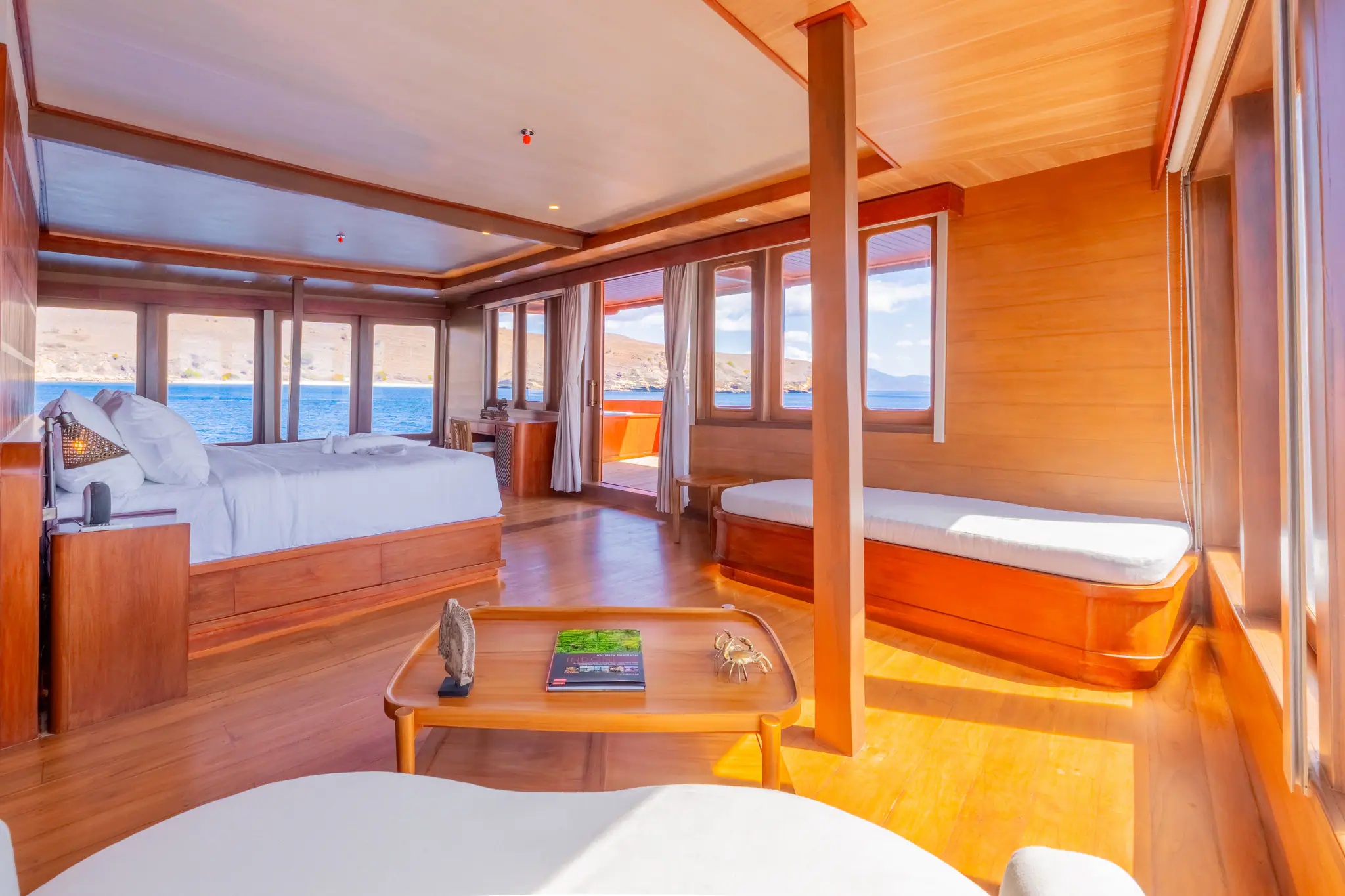 cabin-upper-deck-master-cabin-12