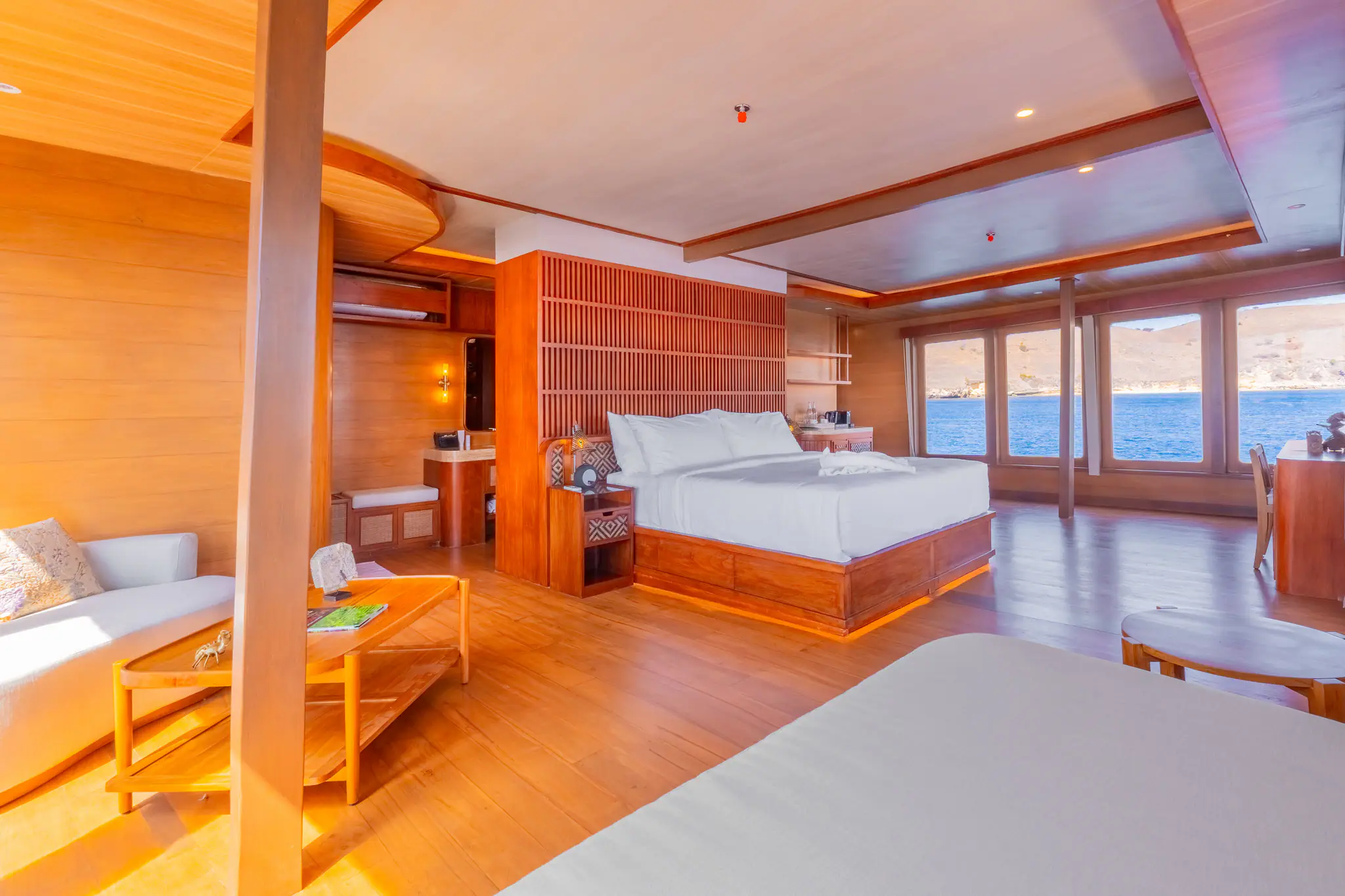 cabin-upper-deck-master-cabin-16