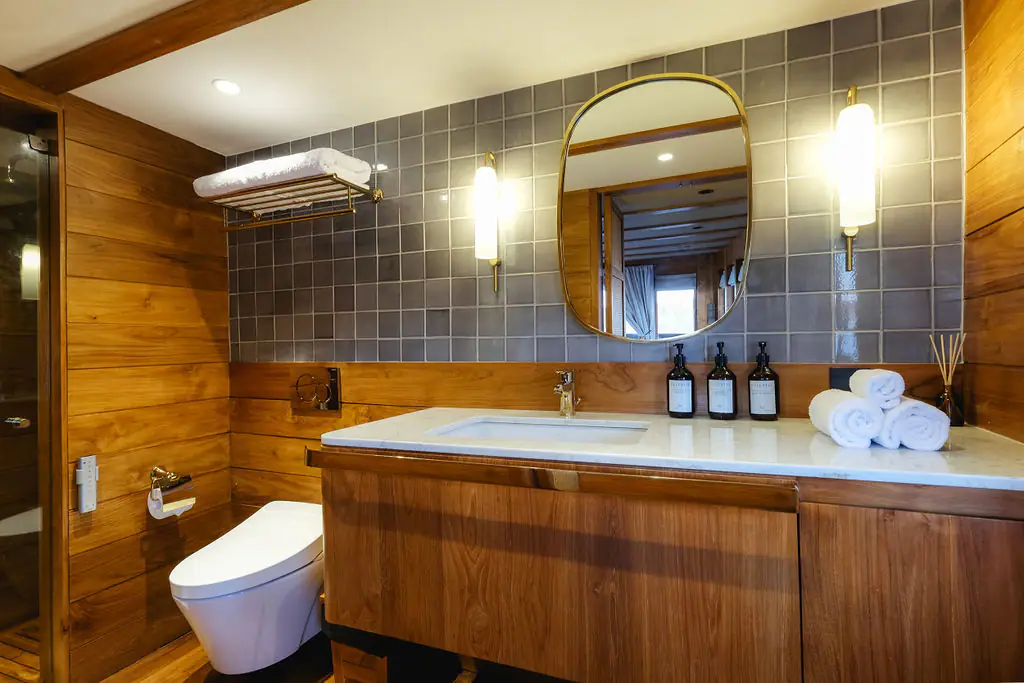 Celestia-luxury-yacht-master-stateroom-01
