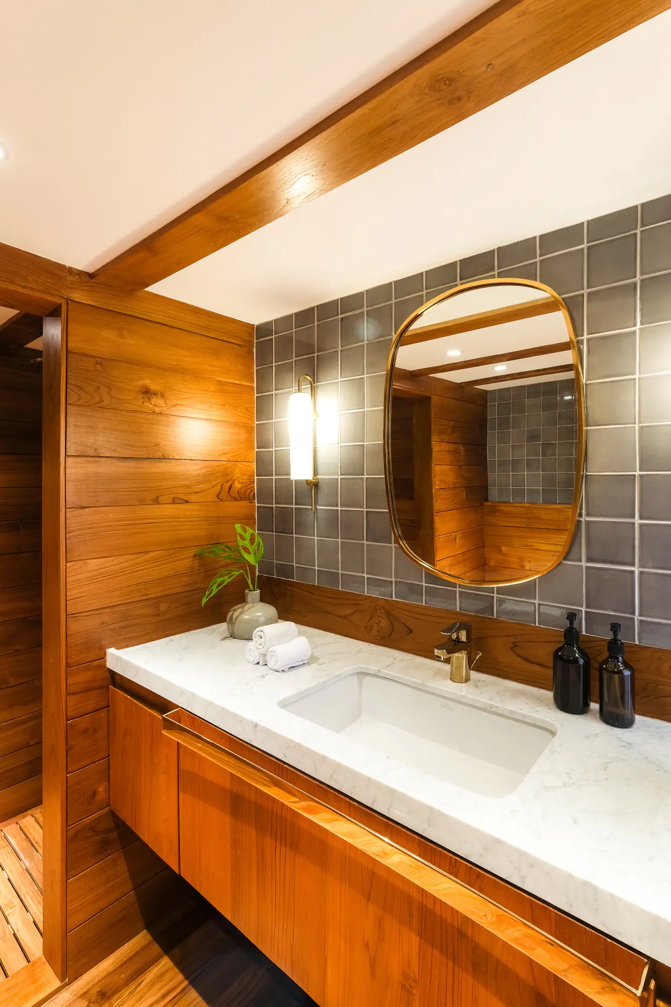 celestia-luxury-yacht-owners-stateroom-01