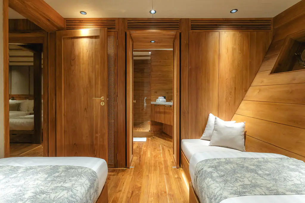 Celestia-Luxury-Yacht-Twin-Deluxe-Staterooms-01