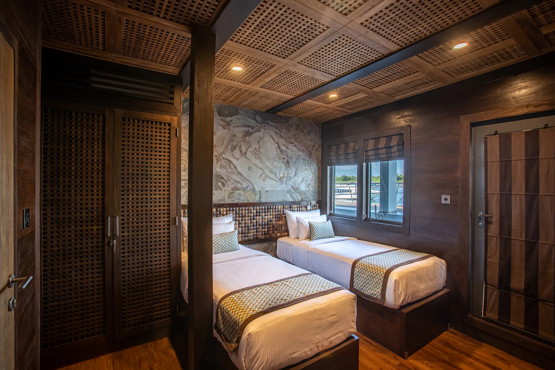 cowrie-twin-bed-set-up