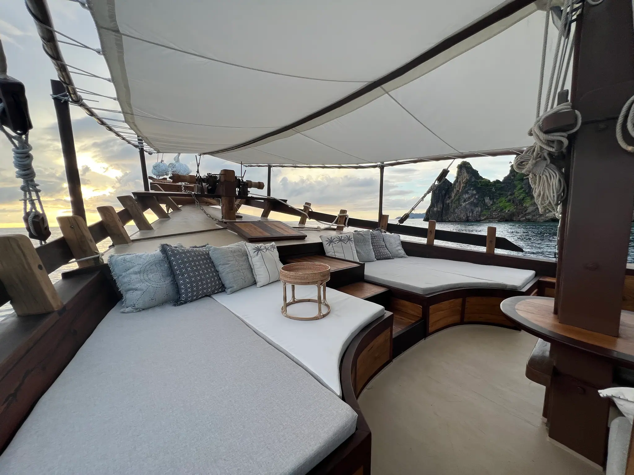 Dewata Phinisi Yacht | Confortable Outdoor Lounge Area