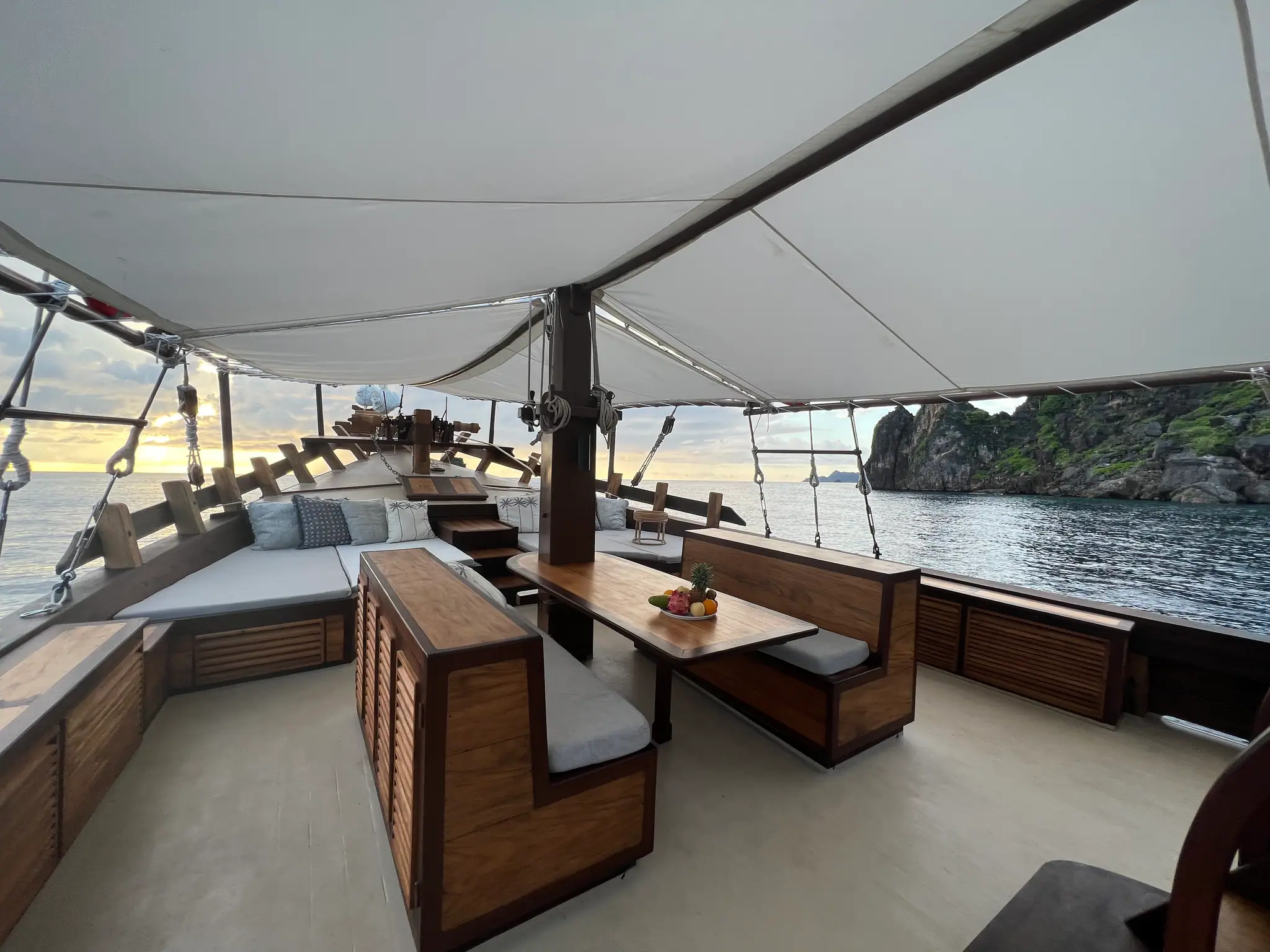 Dewata Phinisi Yacht | Dining Area on Main Deck