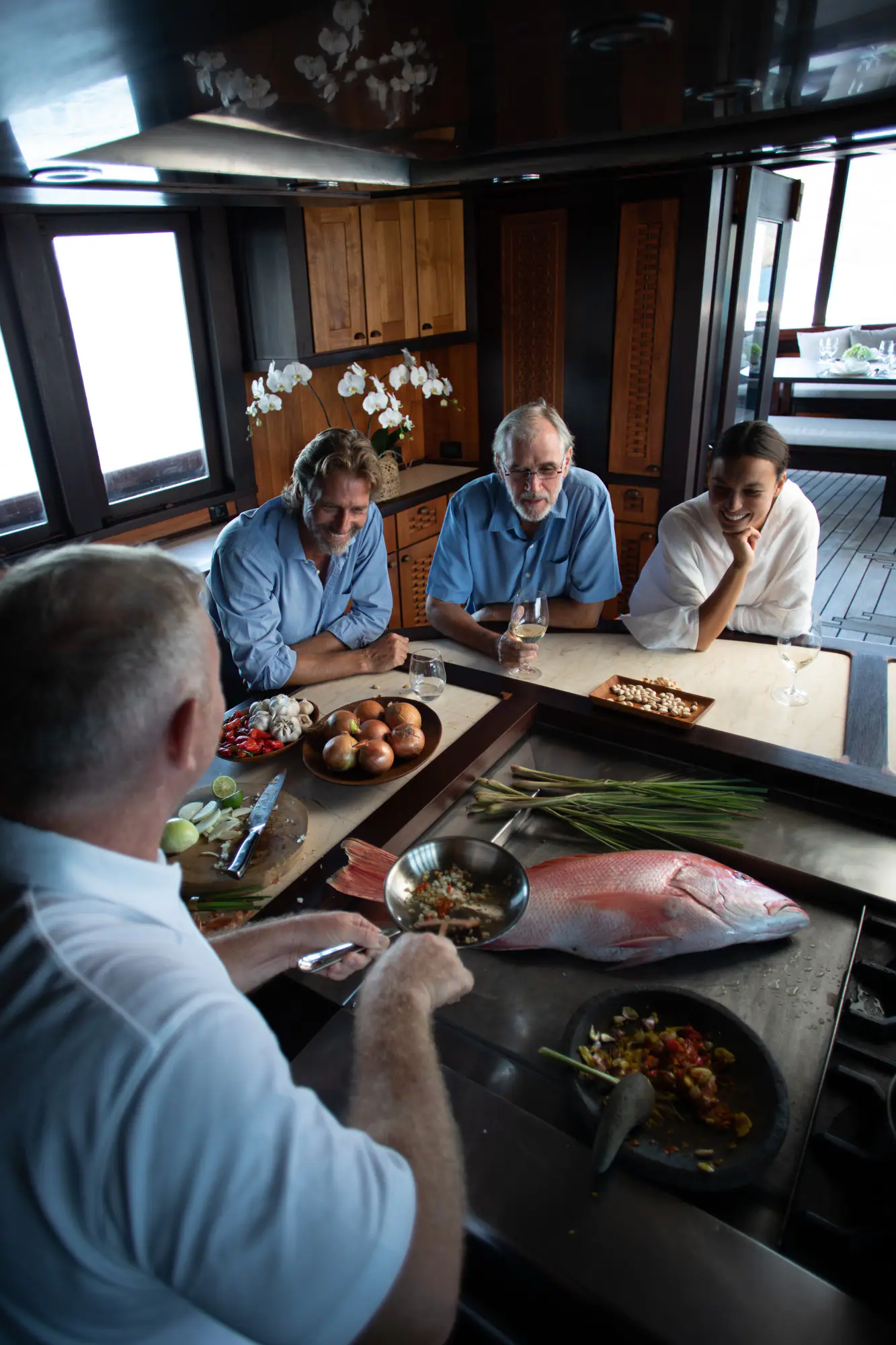 Dunia Baru Elegant Sailing Yacht | Guests preparing fresh local cuisine