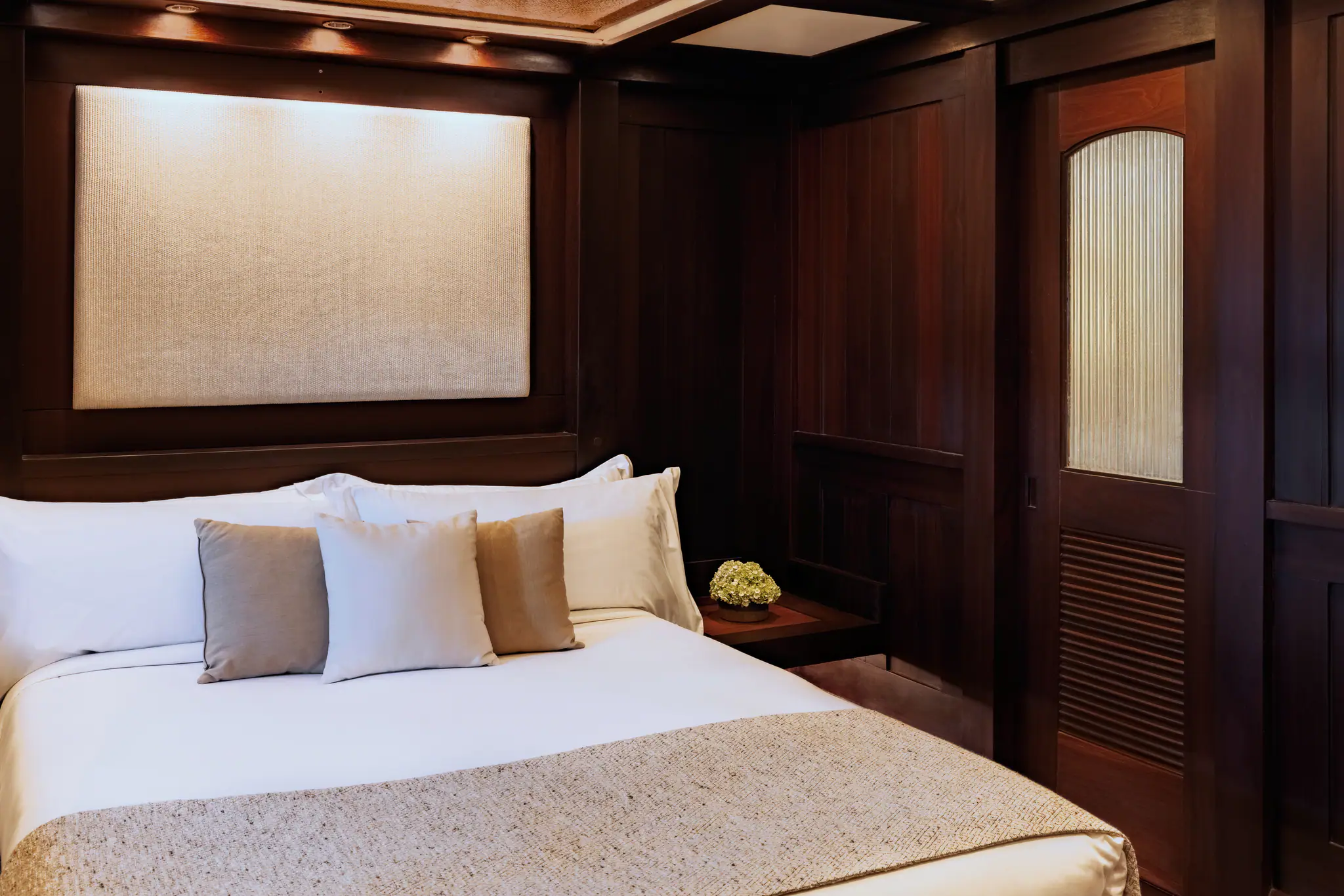 Dunia Baru Elegant Sailing Yacht Deluxe 1