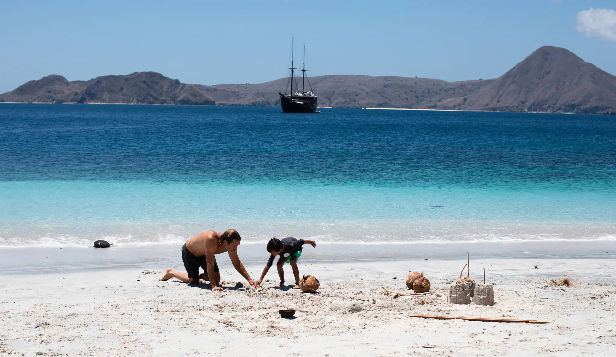Dunia Baru Elegant Sailing Yacht | Beach activities on tropical shoreline