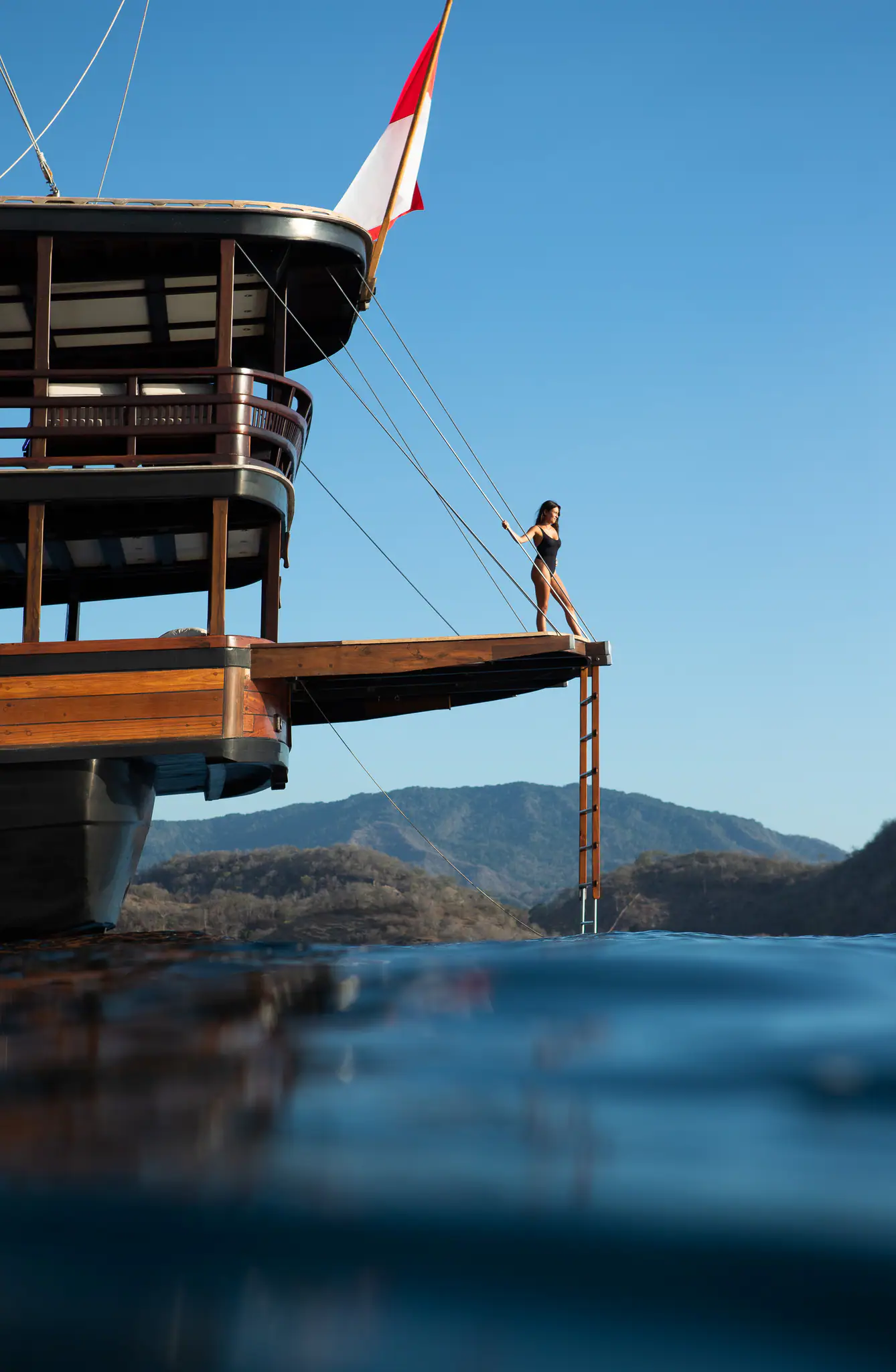 Dunia Baru Elegant Sailing Yacht | Onboard Experiences