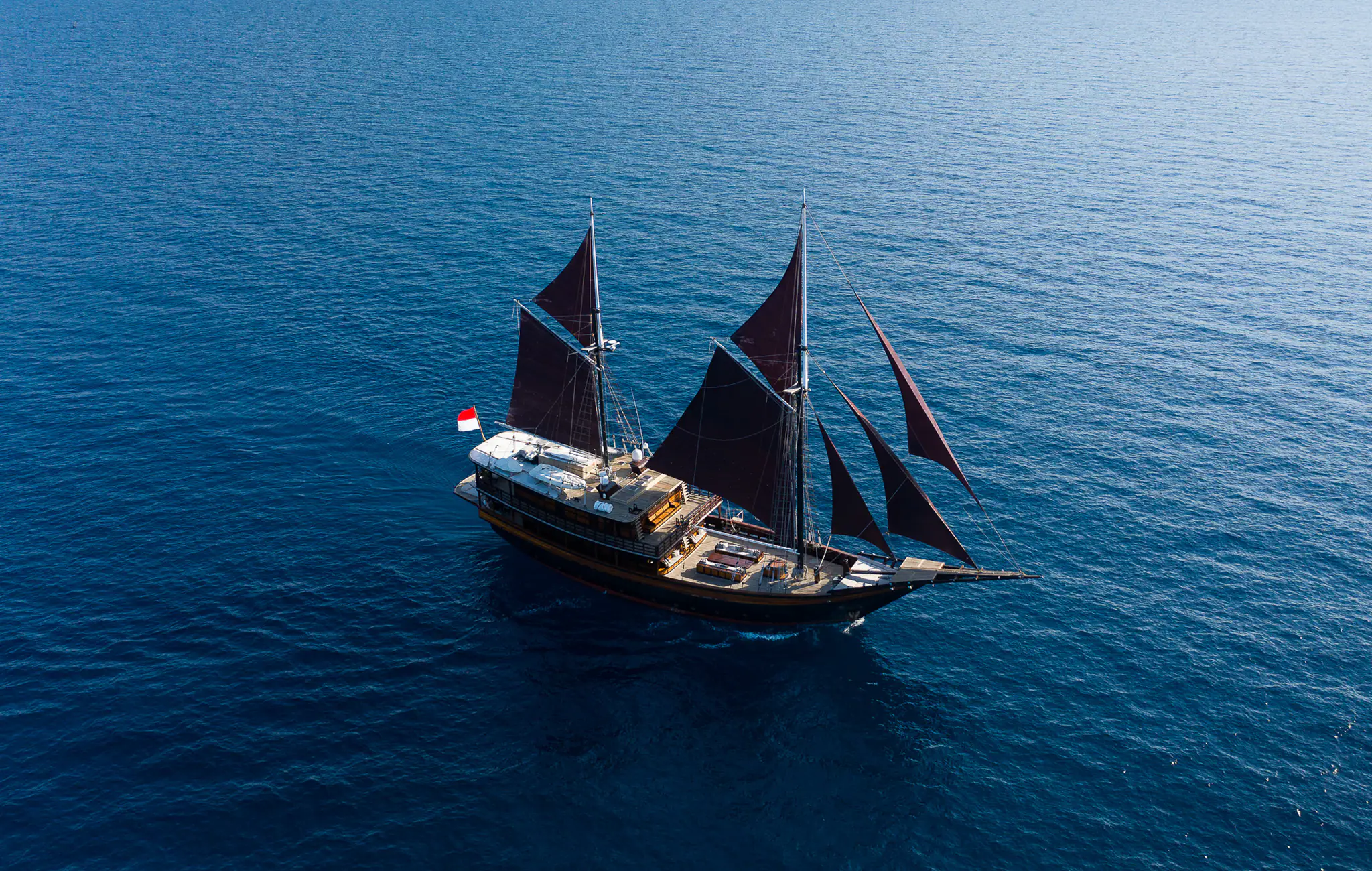 Dunia Baru Elegant Sailing Yacht | Sailing across deep blue waters