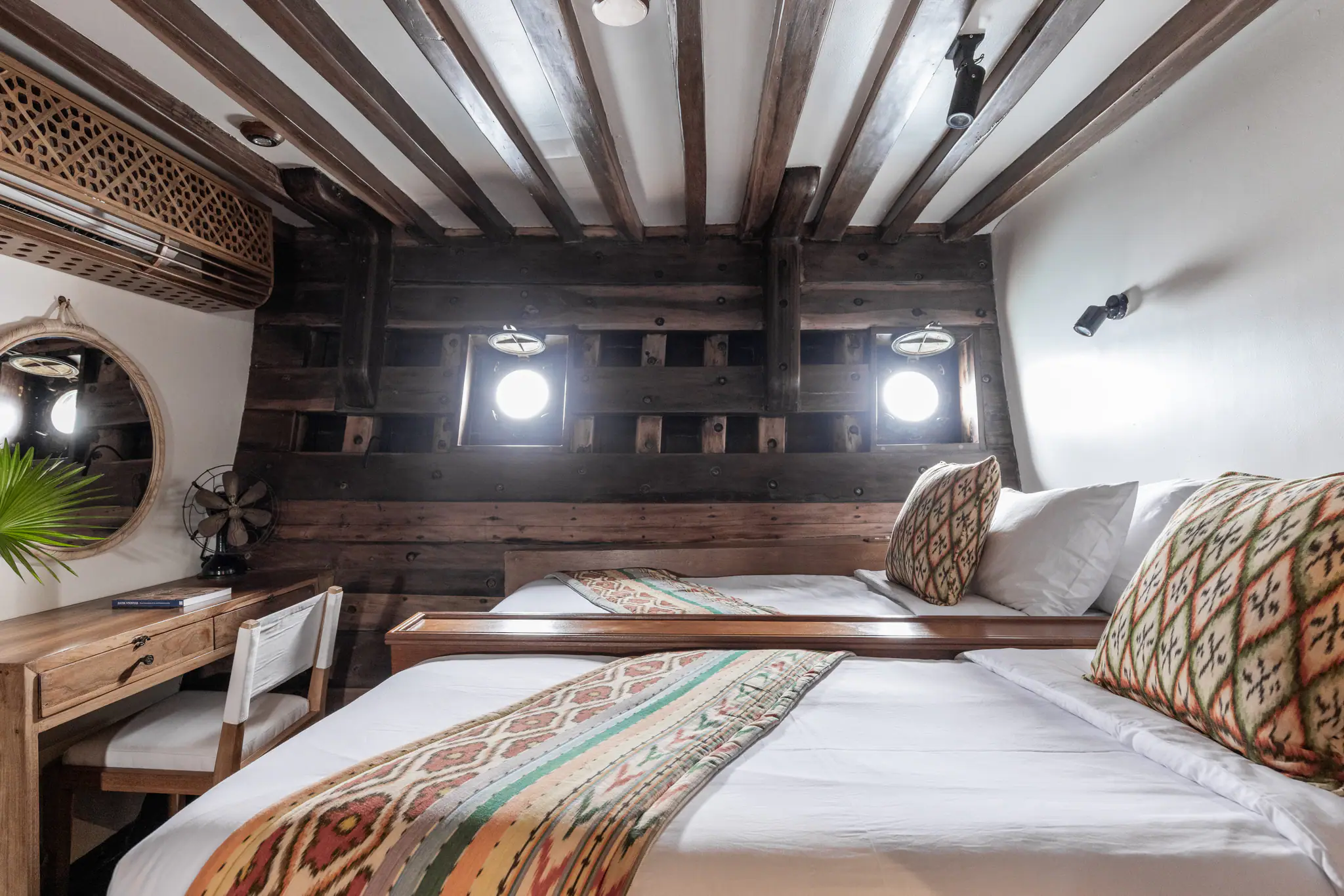 el-aleph-cabin-2-side-view