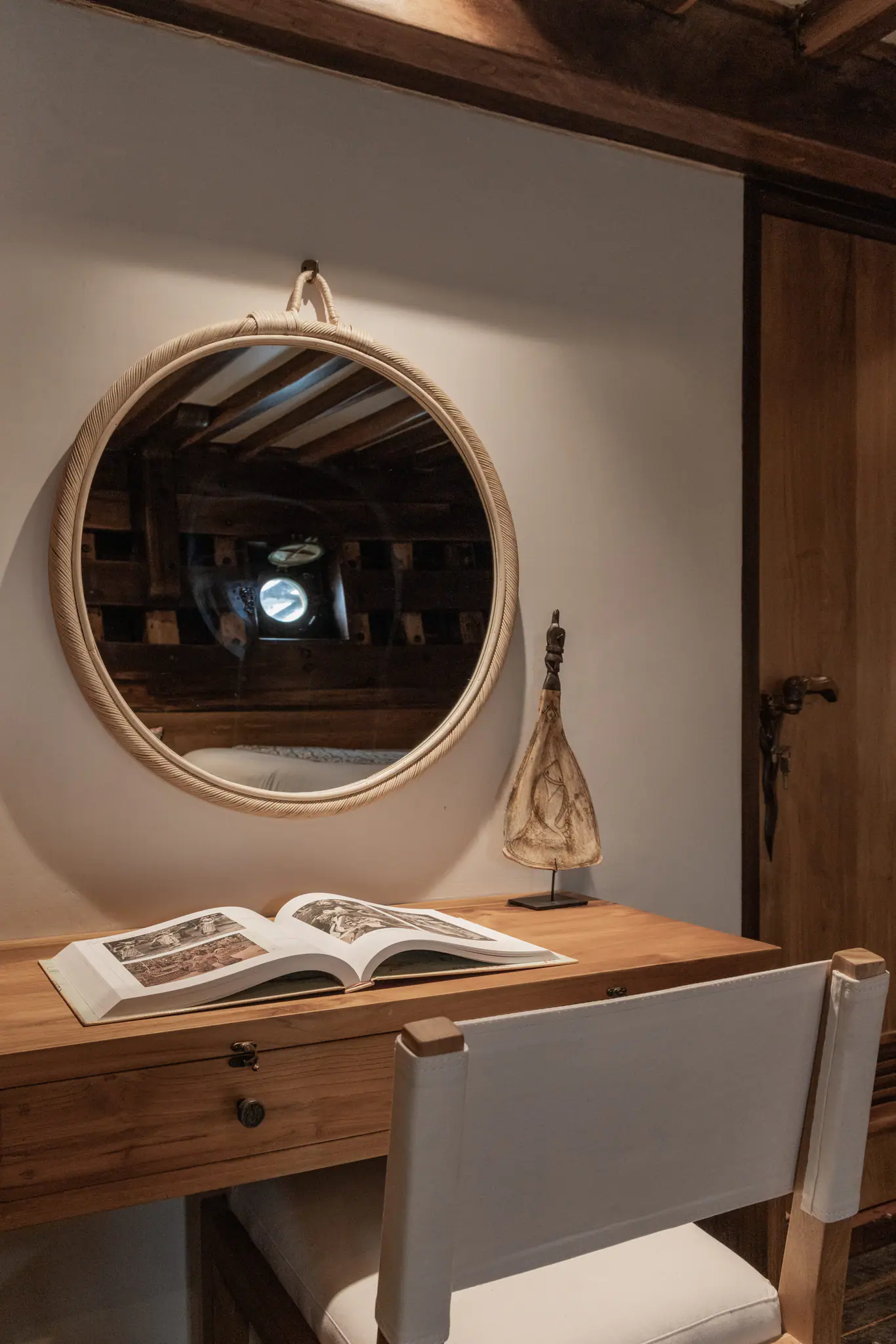 el-aleph-desk-cabin-4