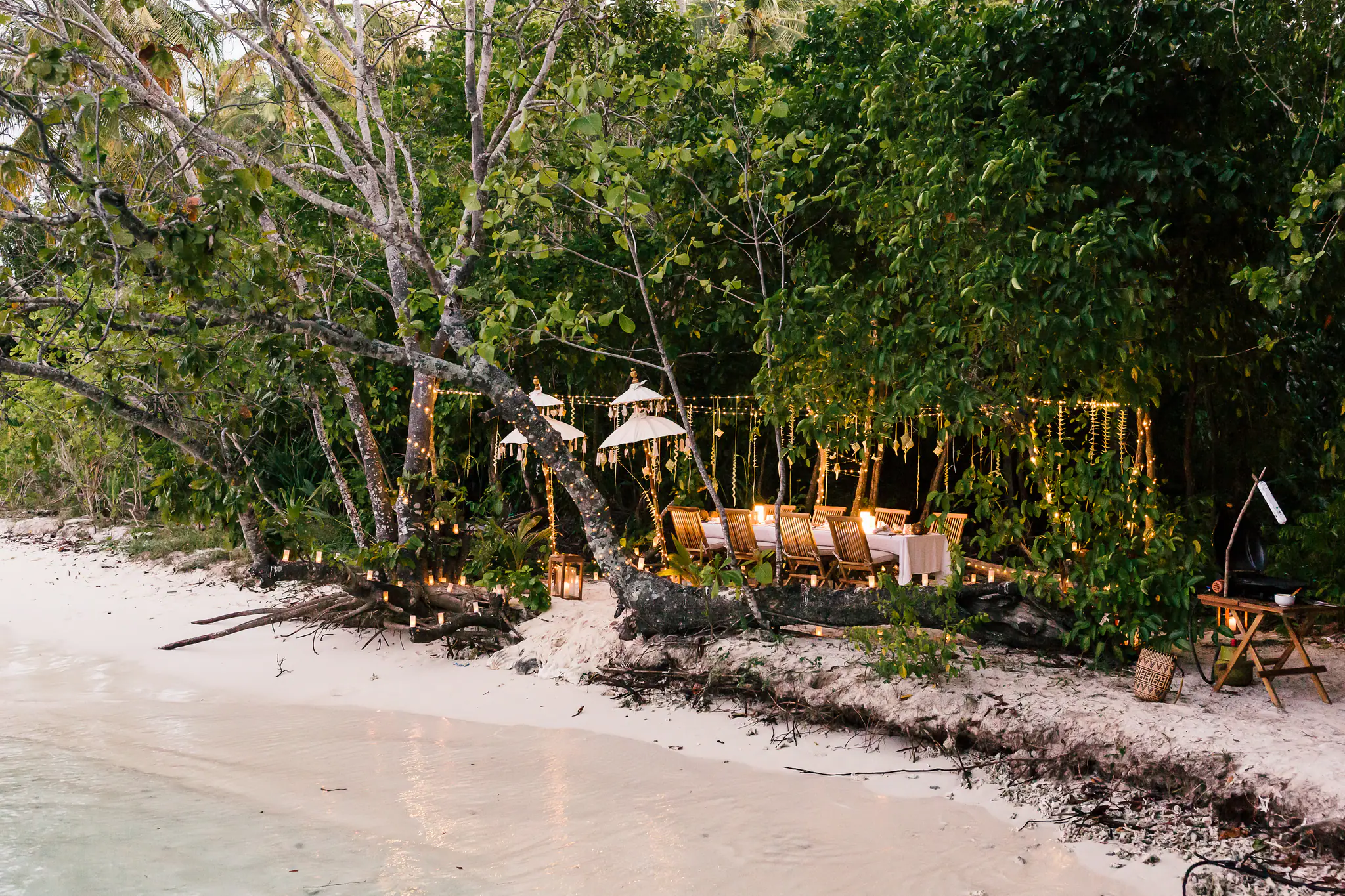 El Aleph Expedition Yacht | Private Beach Dinner Setup