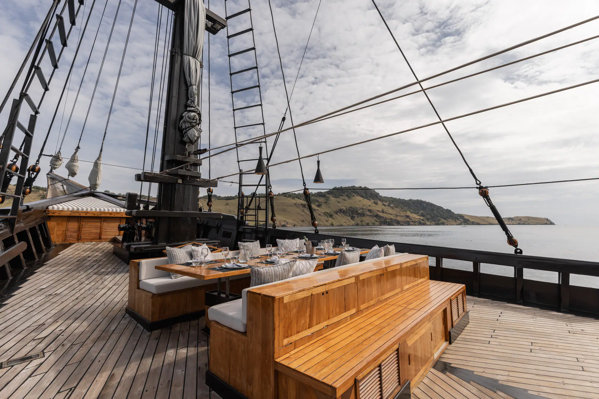 El Aleph Expedition Yacht | Open Deck Lounge Area
