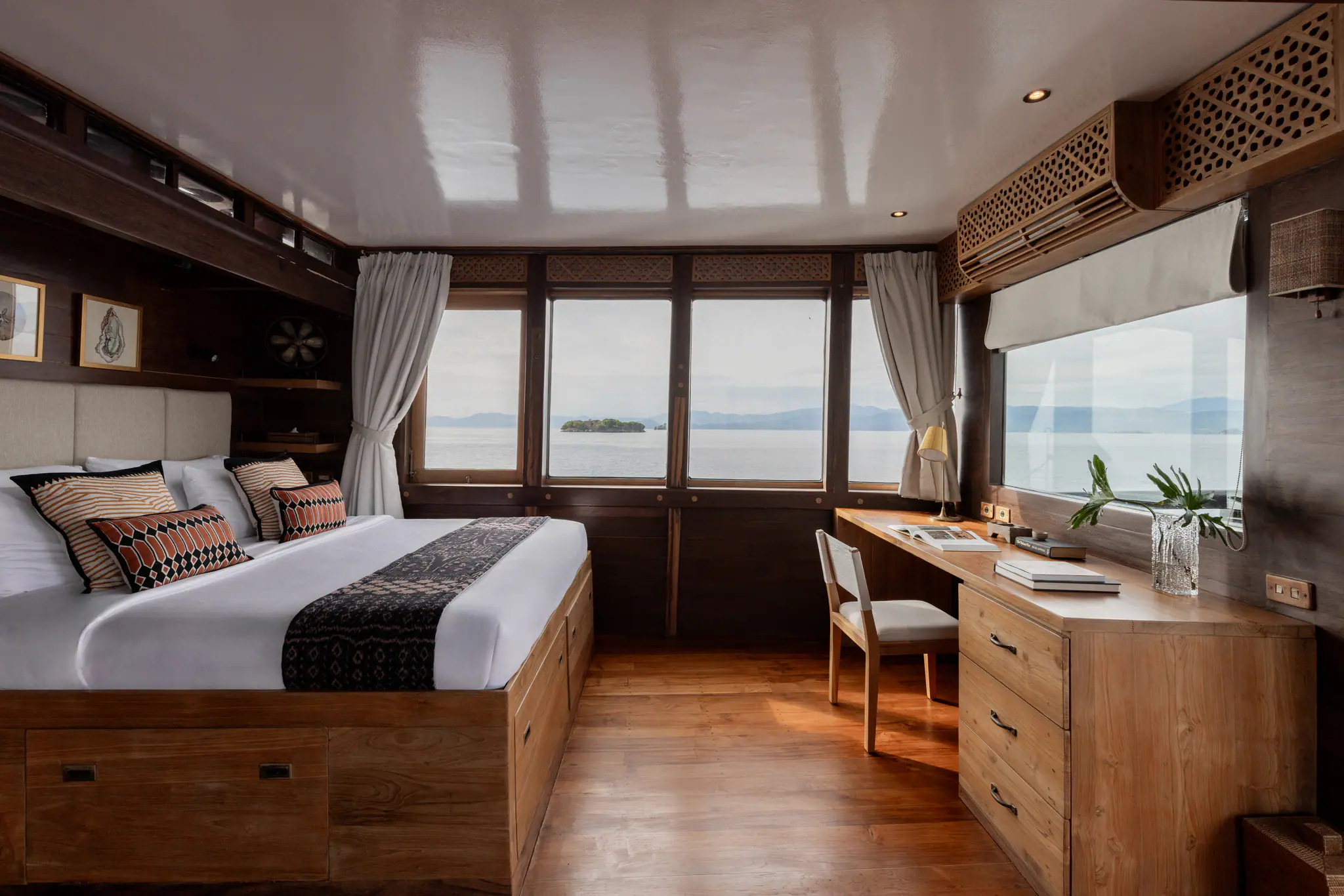 El Aleph Expedition Yacht Master Stateroom 1