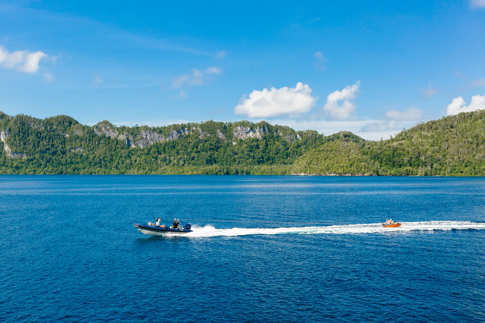 El Aleph Expedition Yacht | Tender Excursion Experience