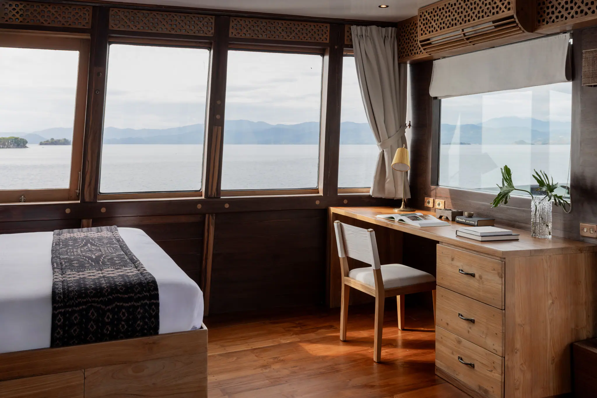 el-aleph-master-cabin-desk