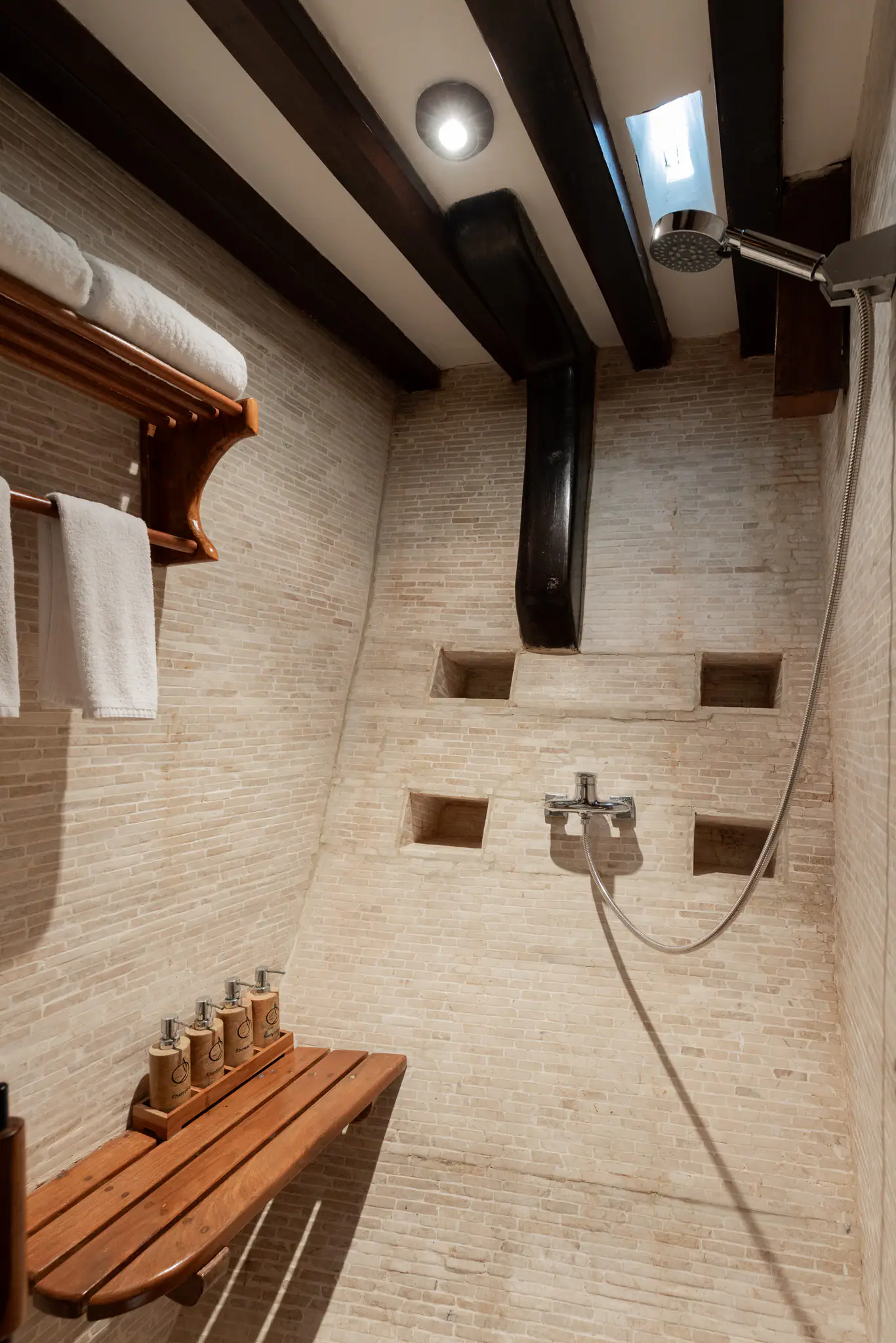 el-aleph-shower-cabin-2