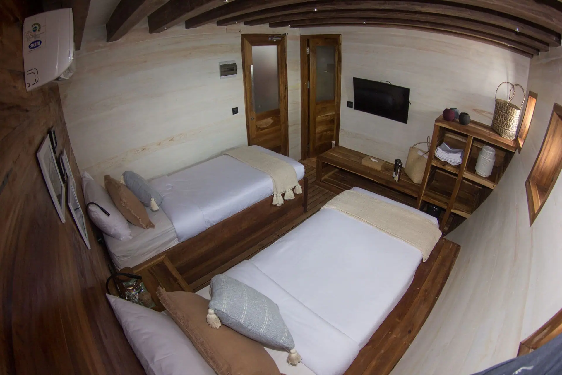 fenides-20-liveaboard-20-twin-20-cabin-2002-1920-x-1280